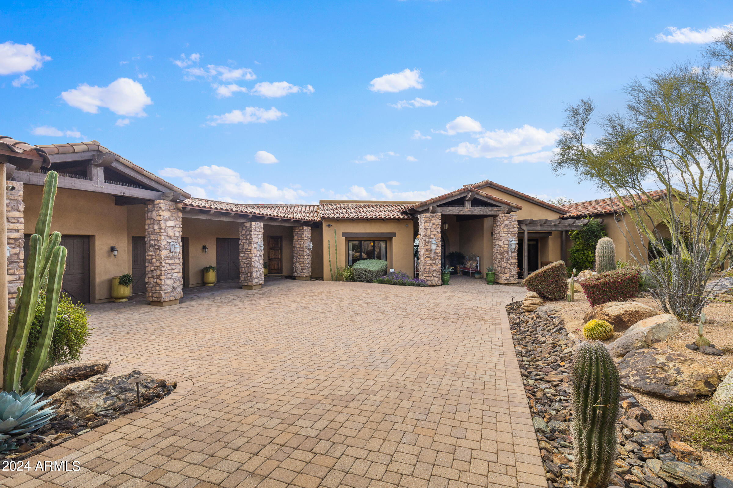 DIAMOND POINT AT LAS SENDAS MOUNTAIN - Residential