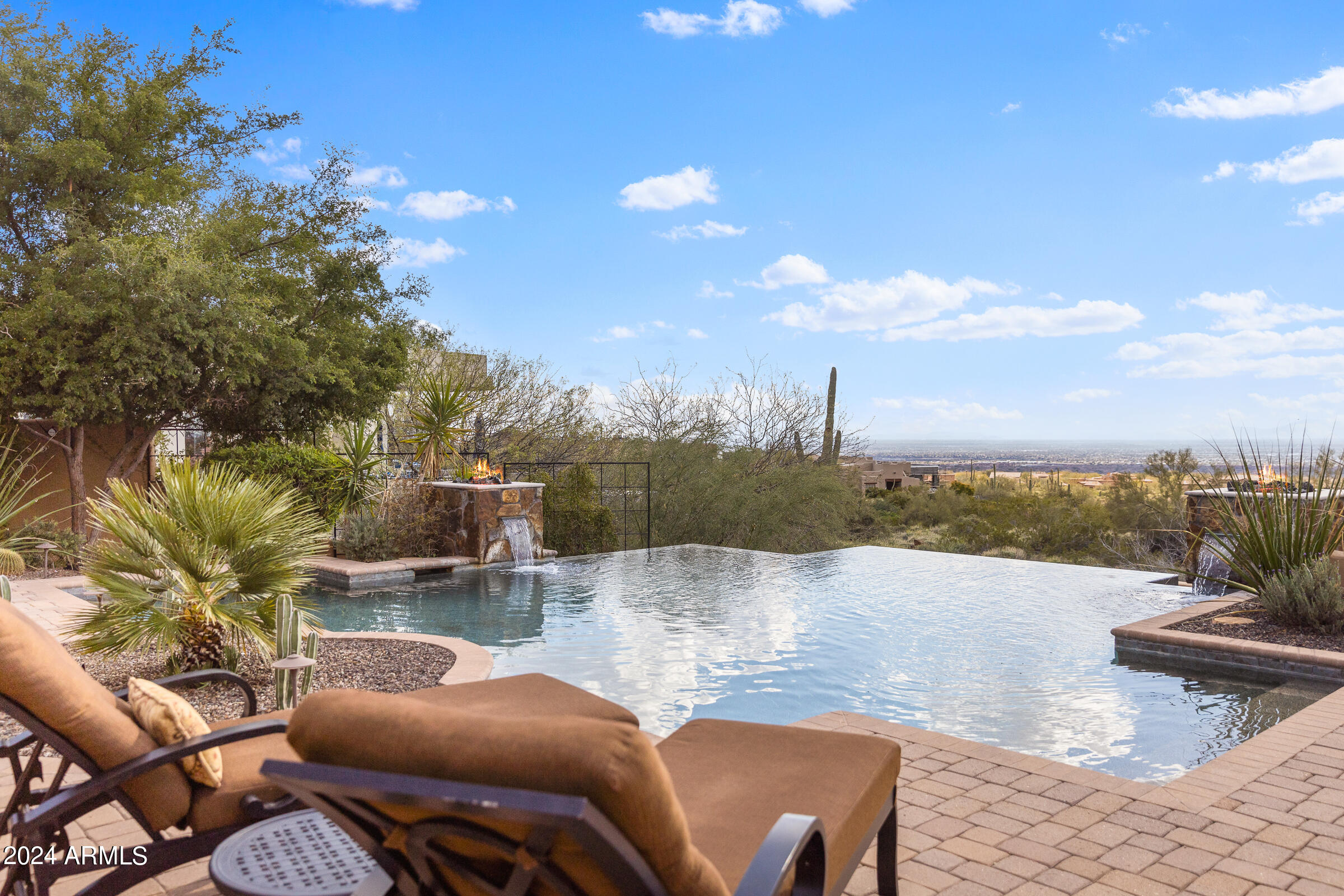 DIAMOND POINT AT LAS SENDAS MOUNTAIN - Residential