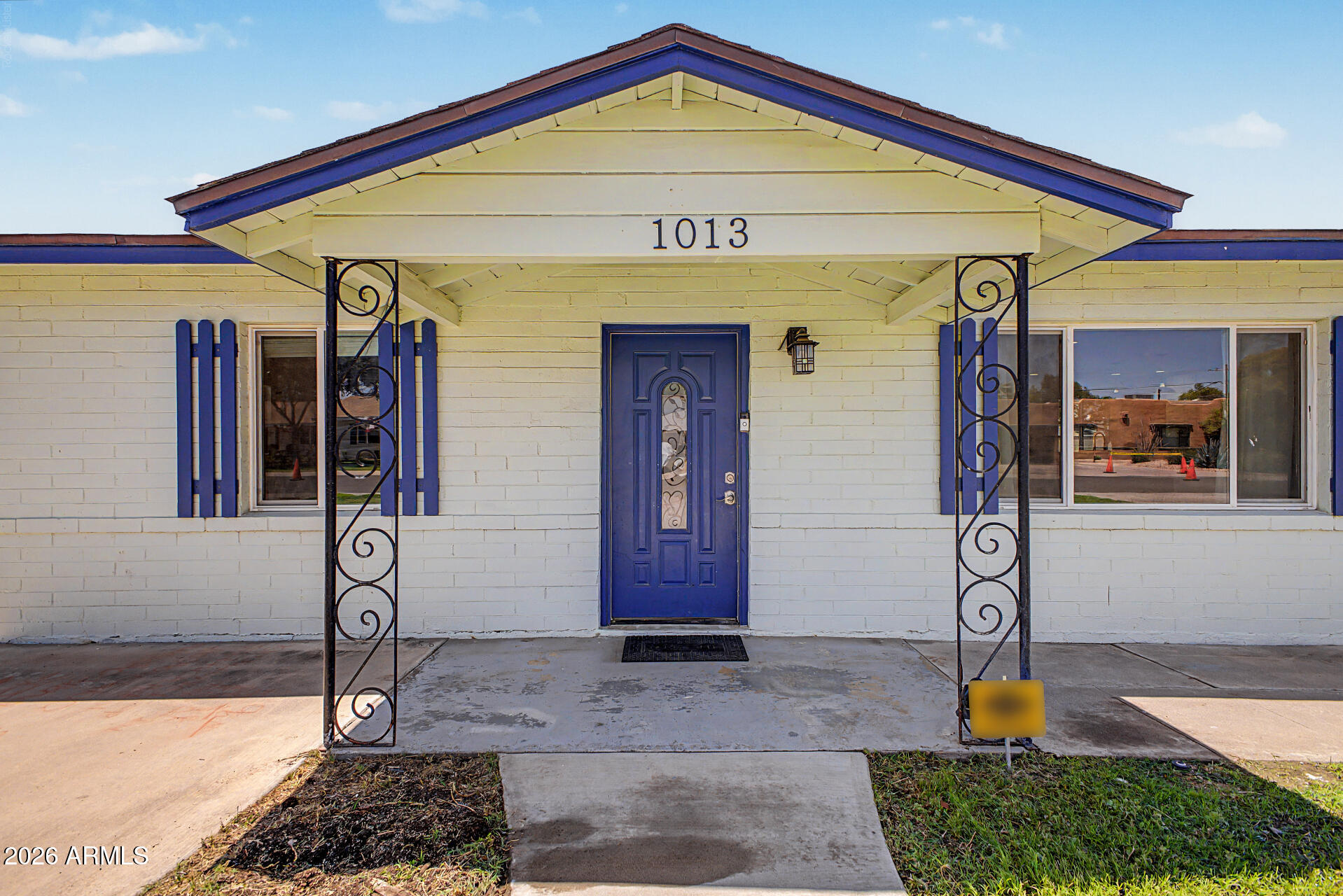 TOWN HOUSE MANOR - Residential