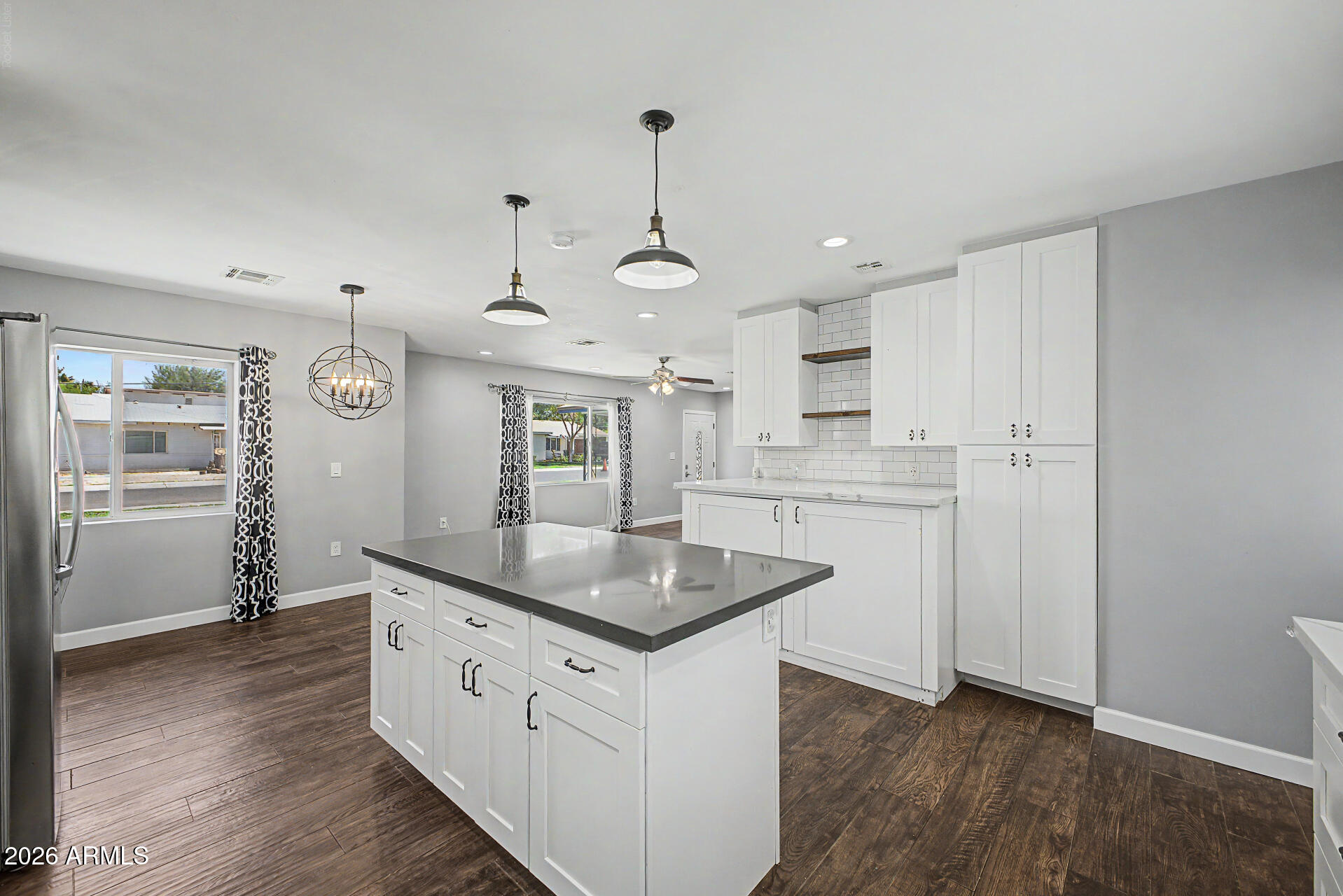 TOWN HOUSE MANOR - Residential