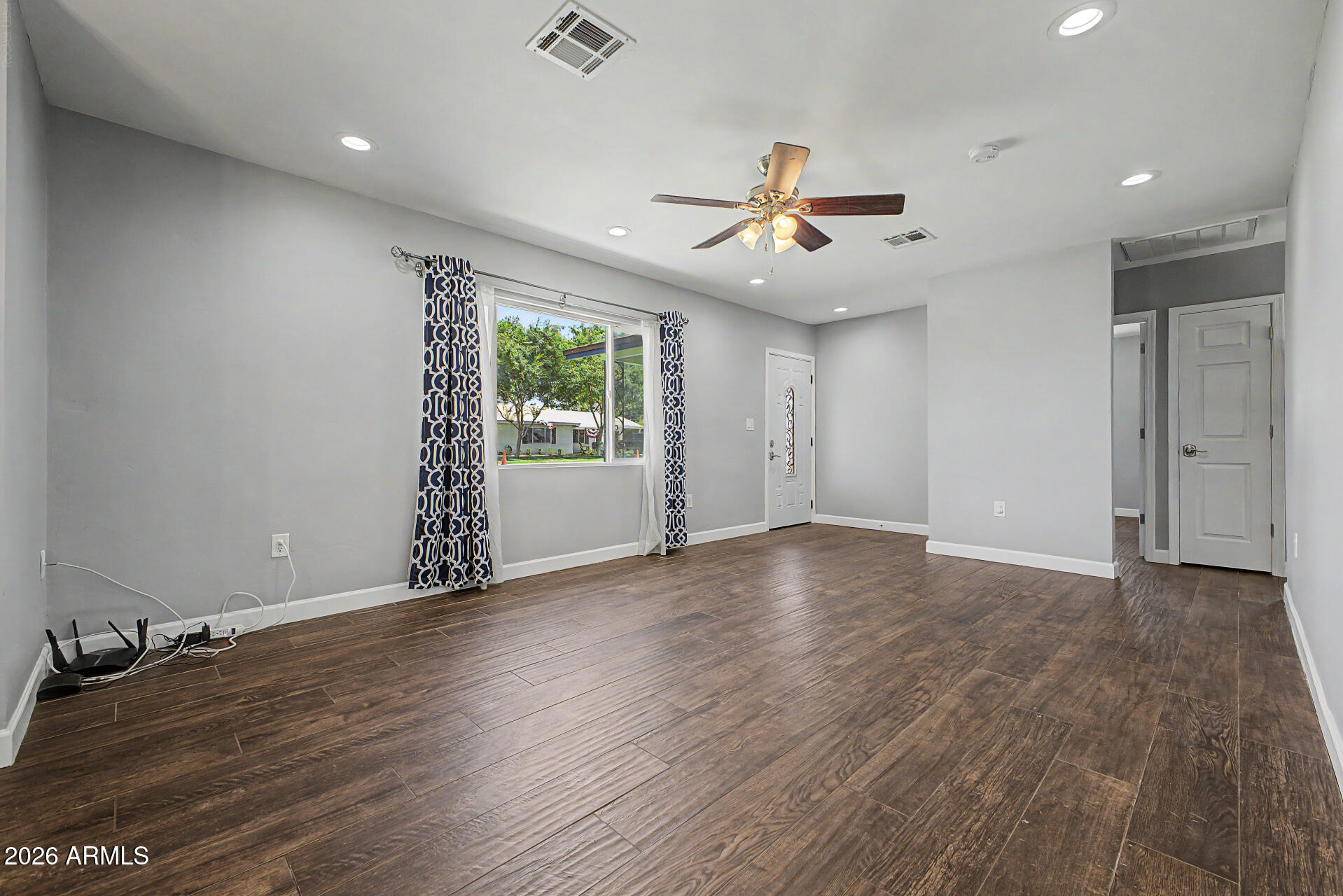 TOWN HOUSE MANOR - Residential