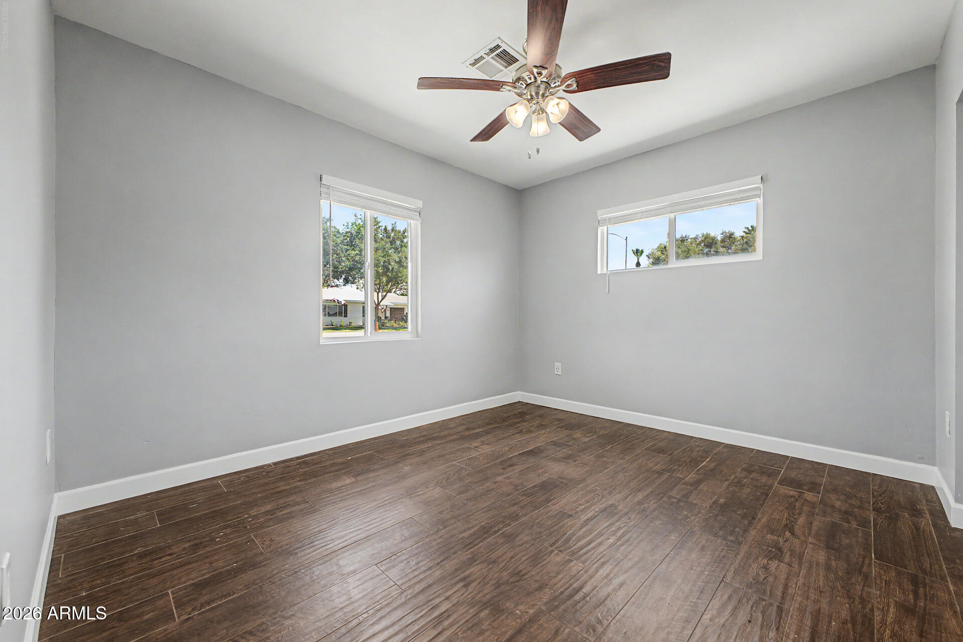 TOWN HOUSE MANOR - Residential