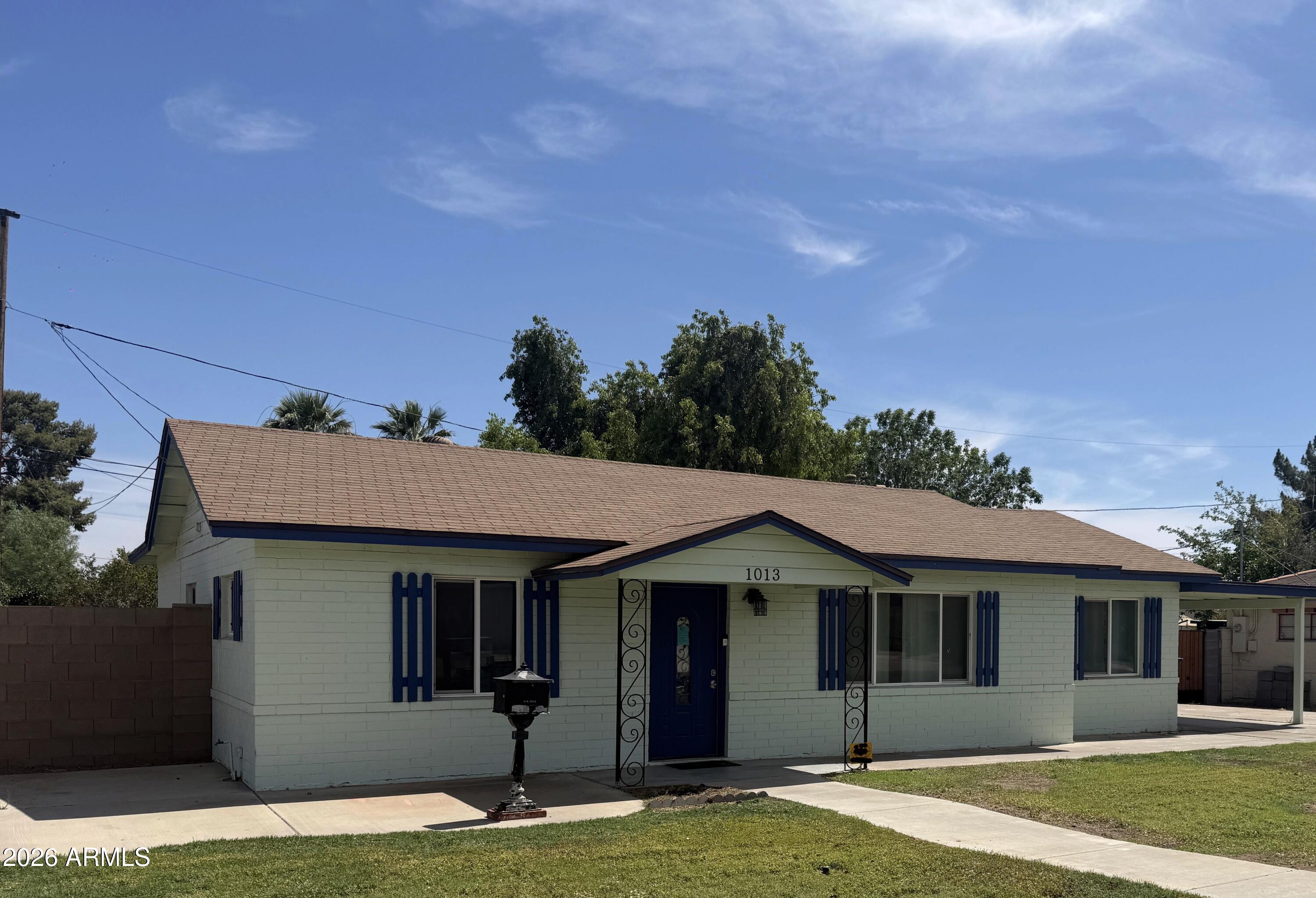 TOWN HOUSE MANOR - Residential