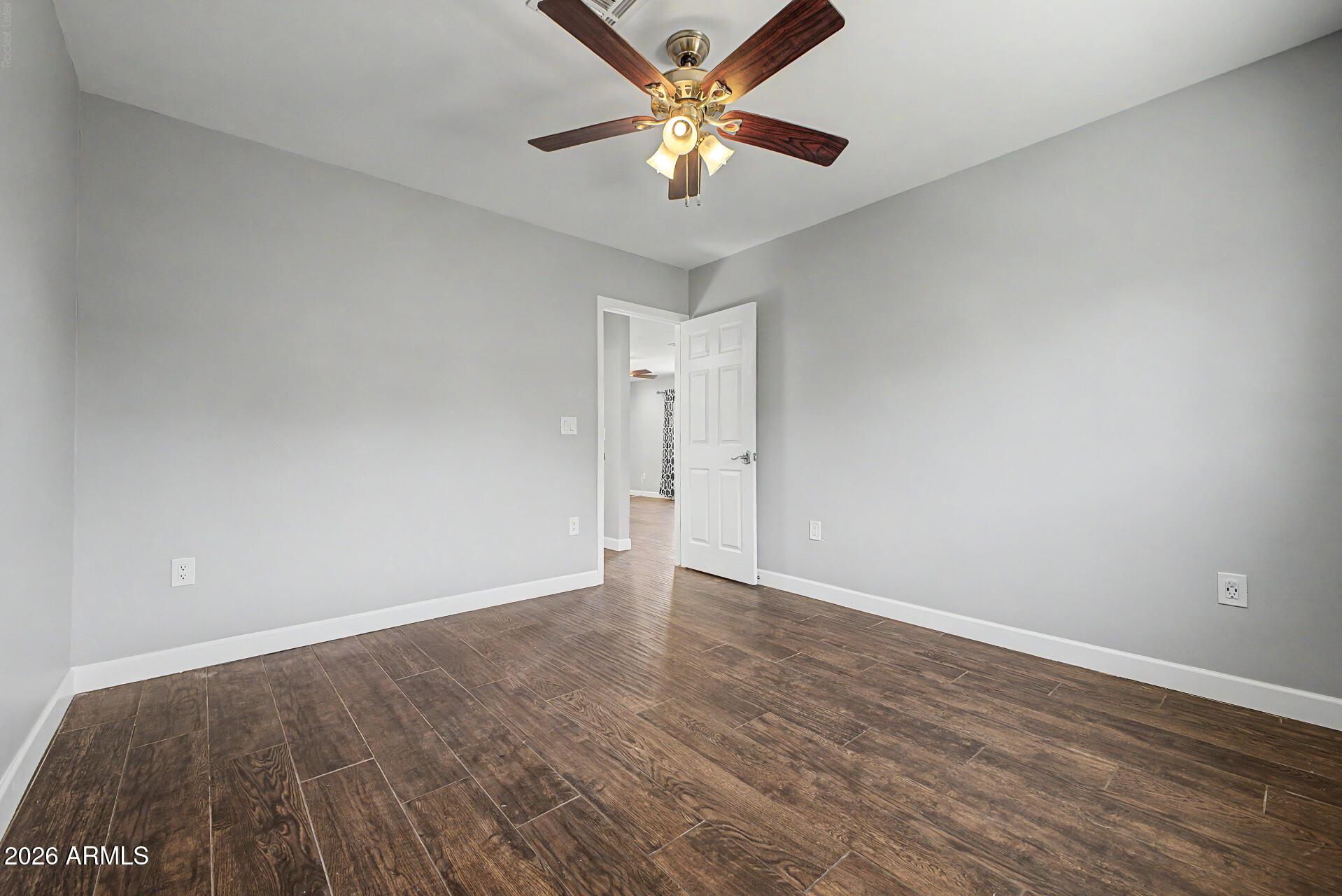 TOWN HOUSE MANOR - Residential