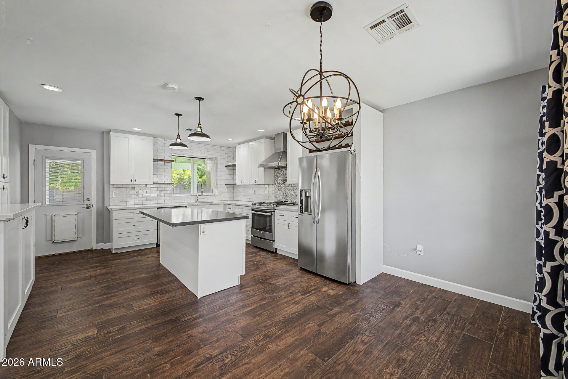 TOWN HOUSE MANOR - Residential
