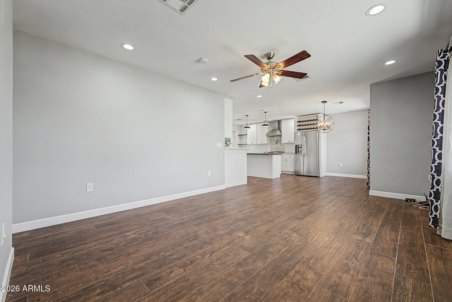 TOWN HOUSE MANOR - Residential