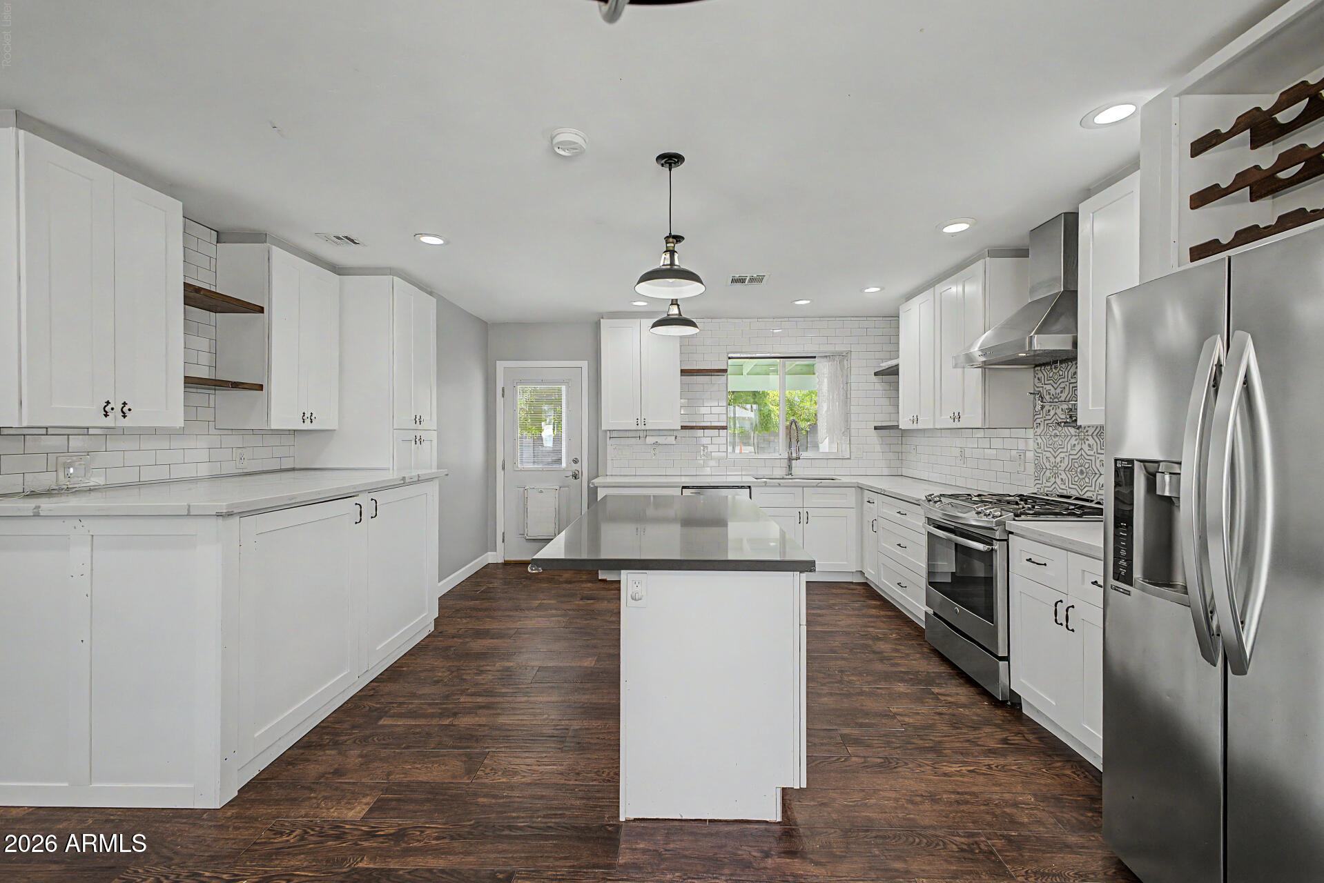 TOWN HOUSE MANOR - Residential