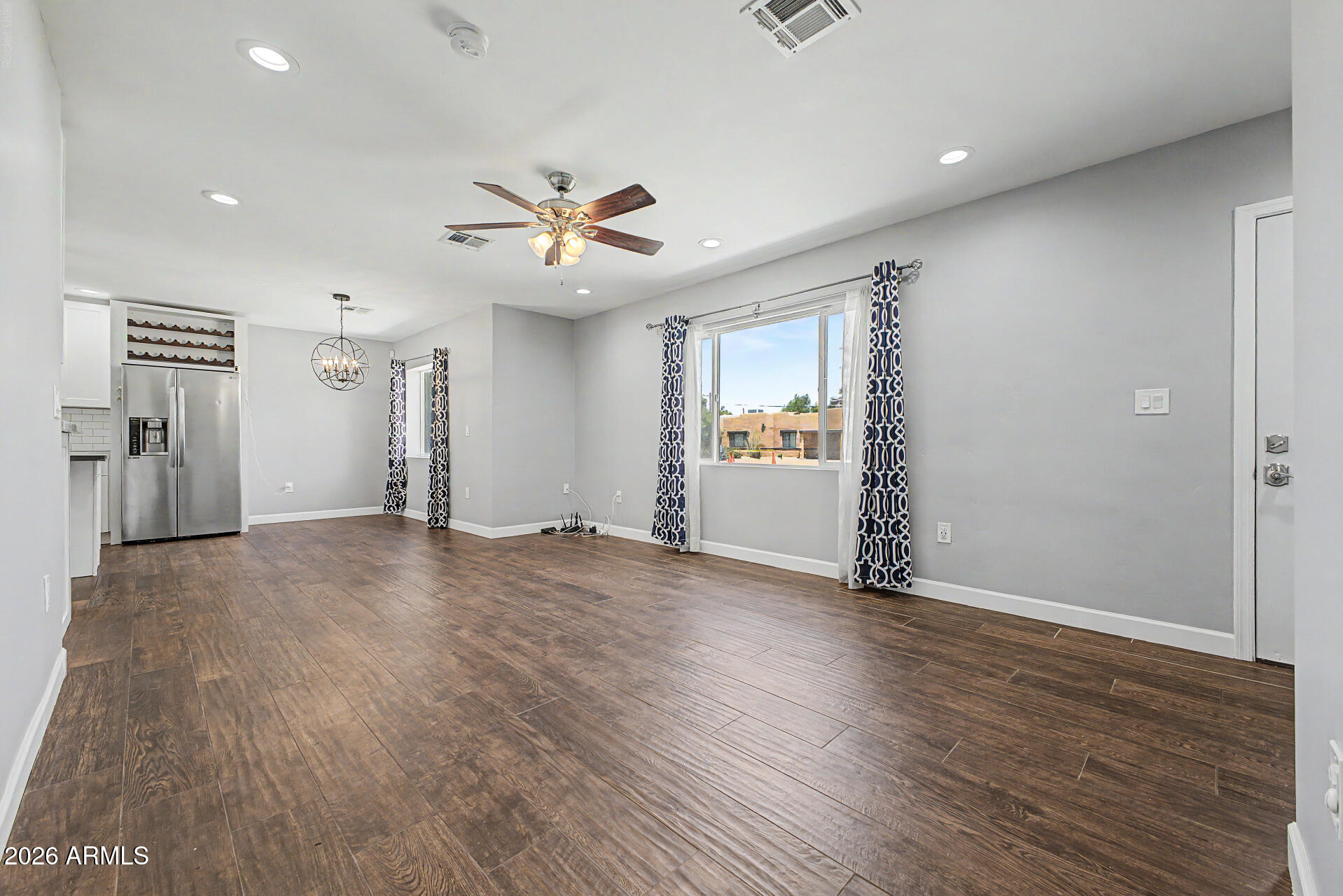 TOWN HOUSE MANOR - Residential