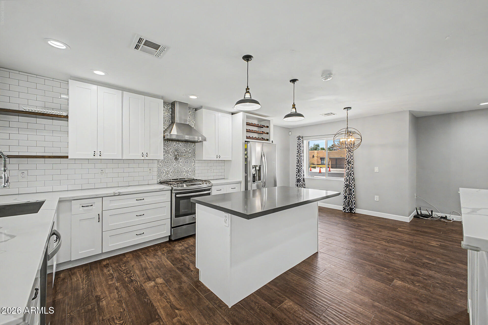 TOWN HOUSE MANOR - Residential