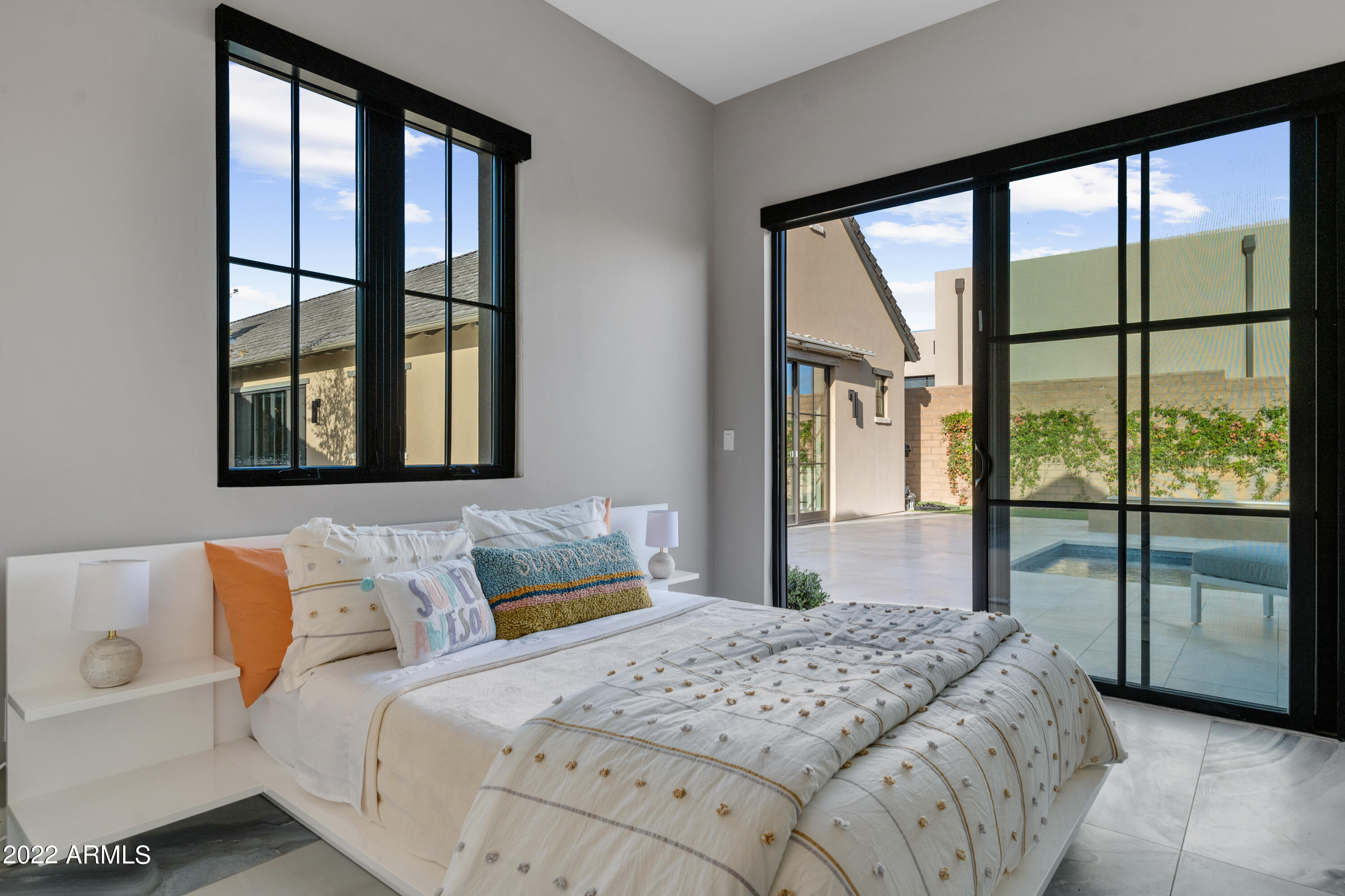 WHITE HORSE - Residential