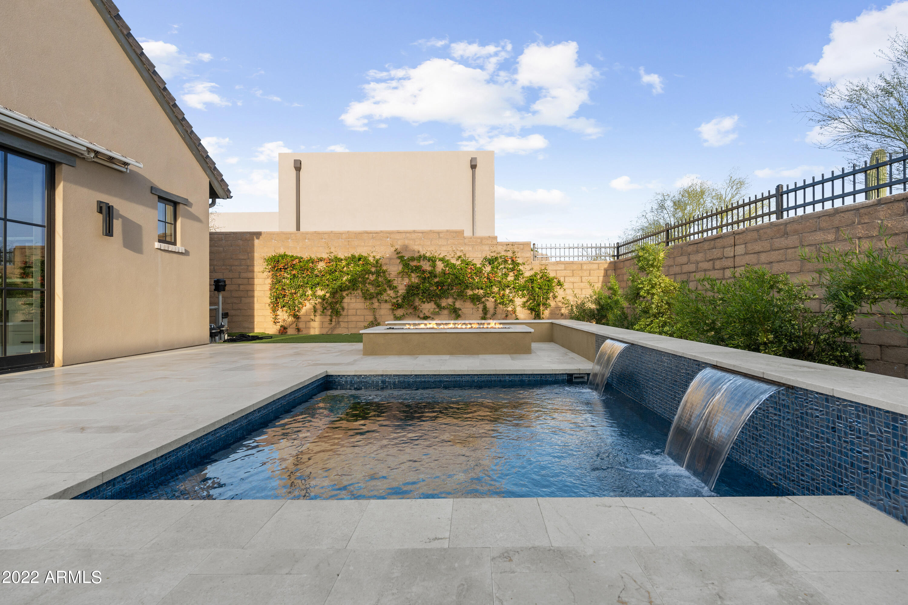 WHITE HORSE - Residential
