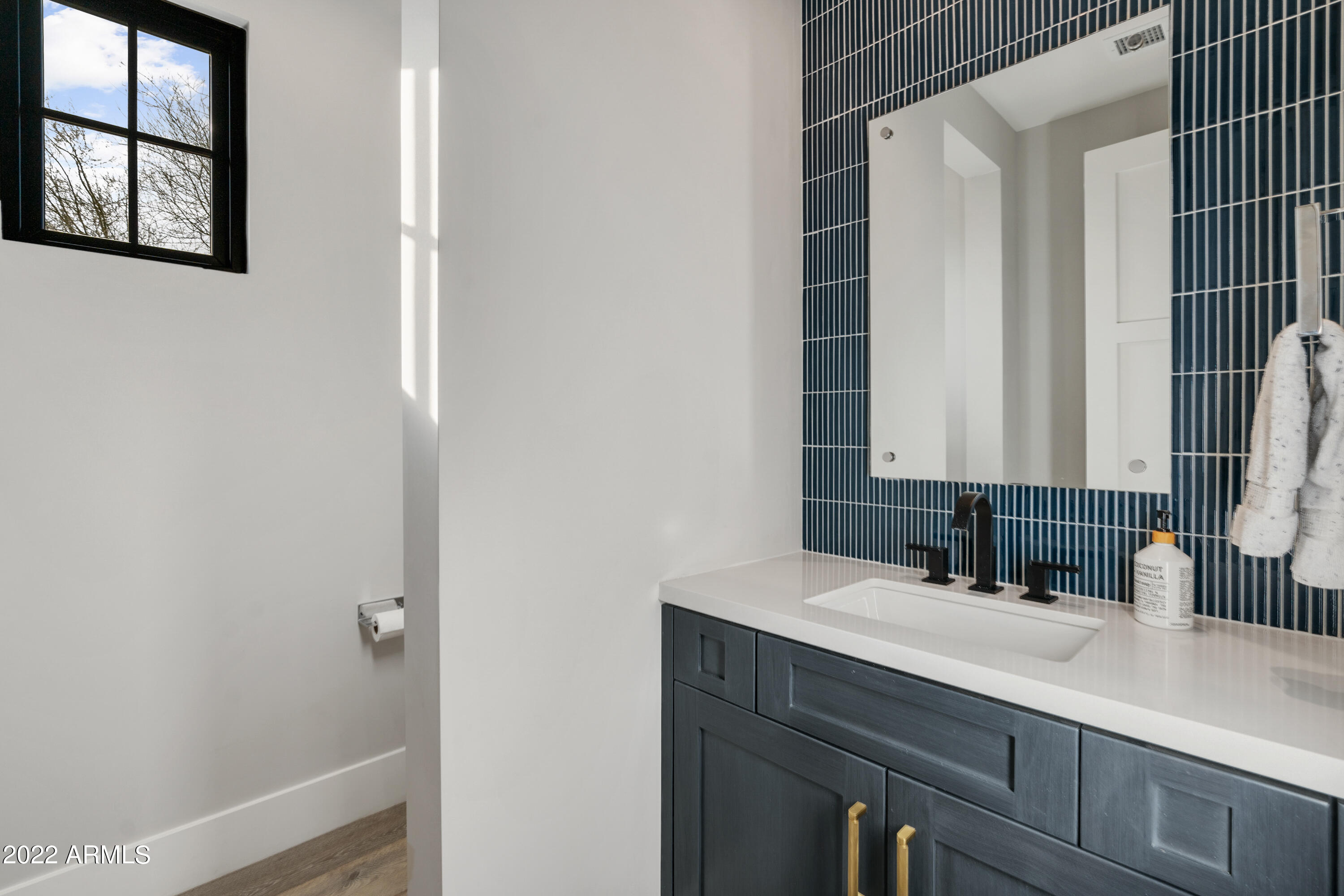 WHITE HORSE - Residential