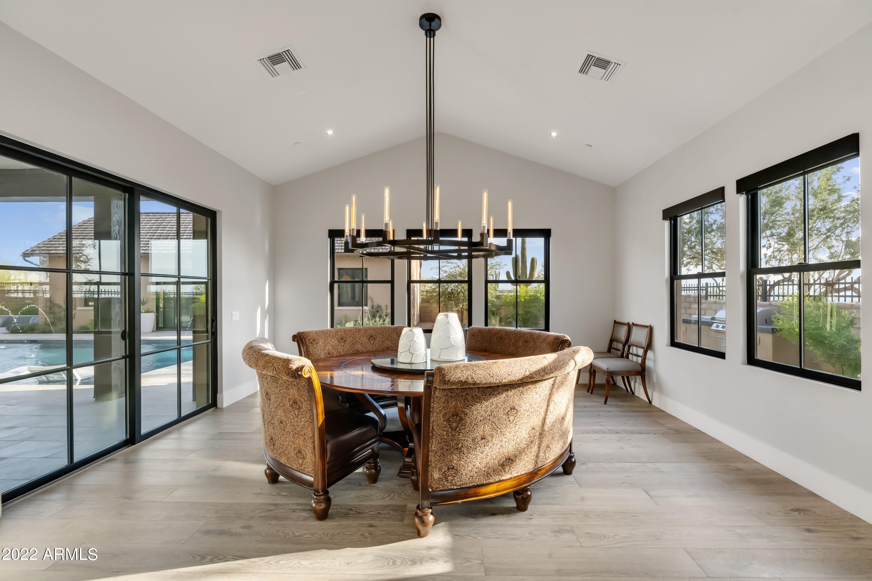 WHITE HORSE - Residential