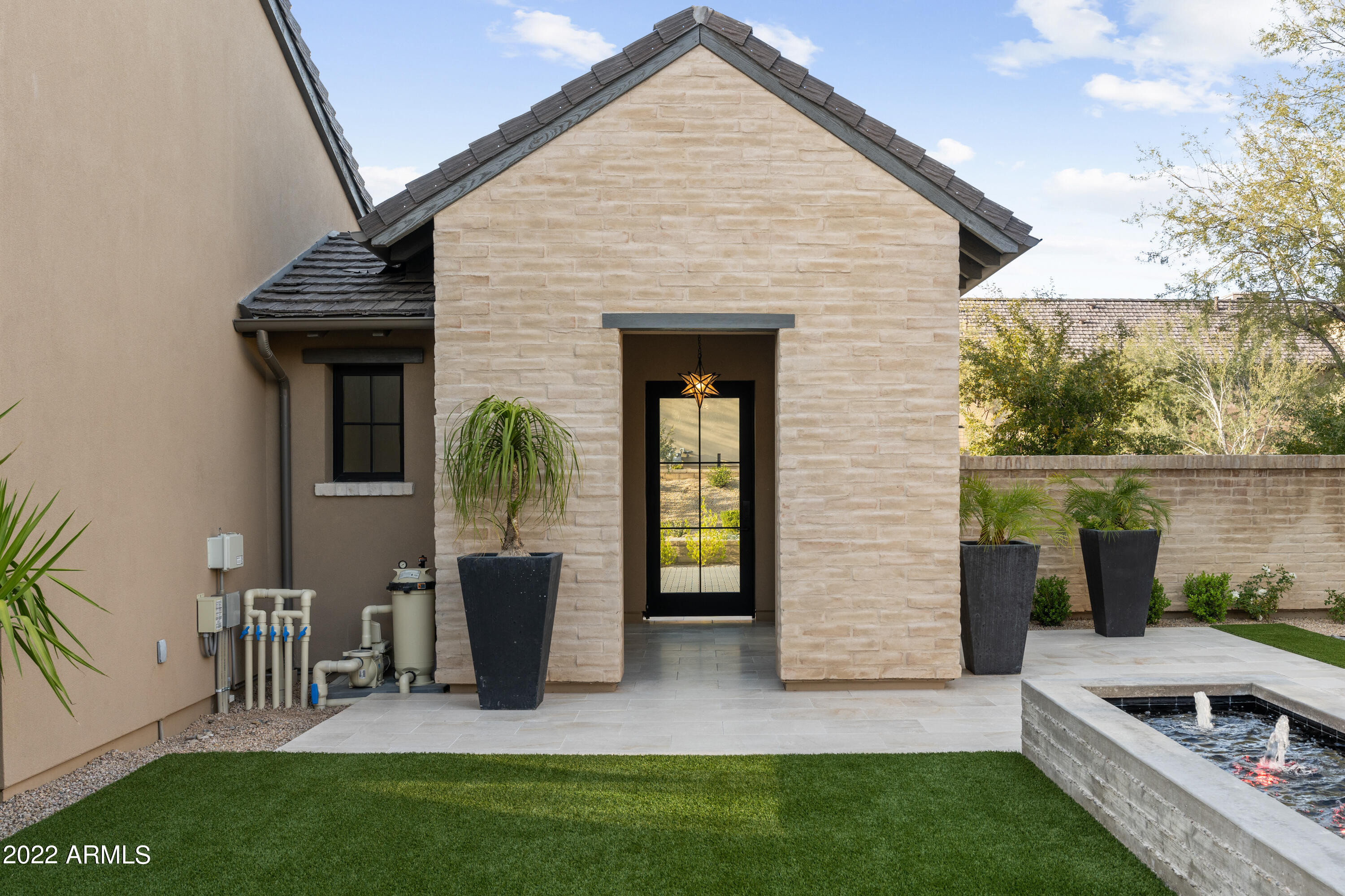 WHITE HORSE - Residential