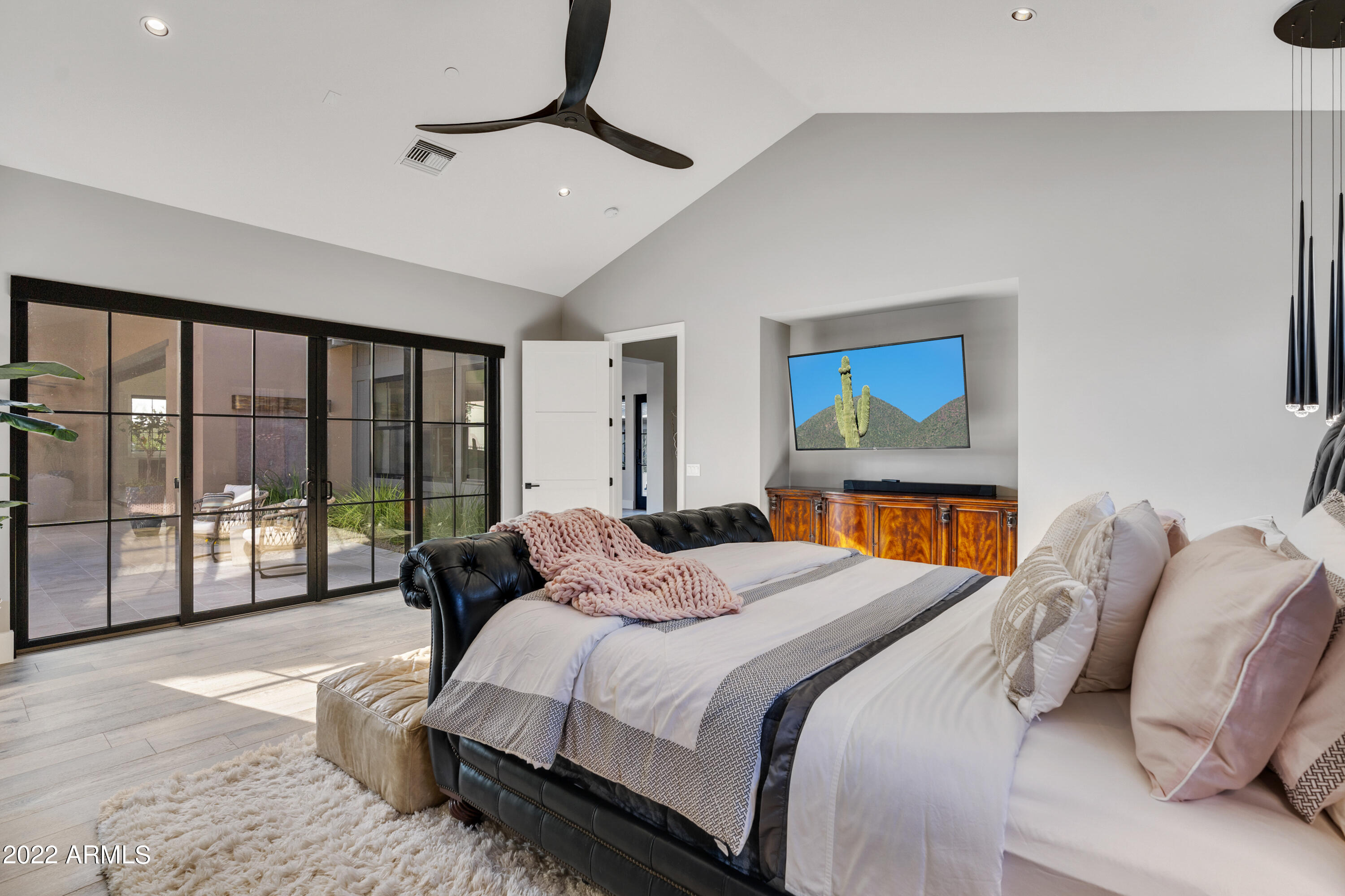 WHITE HORSE - Residential
