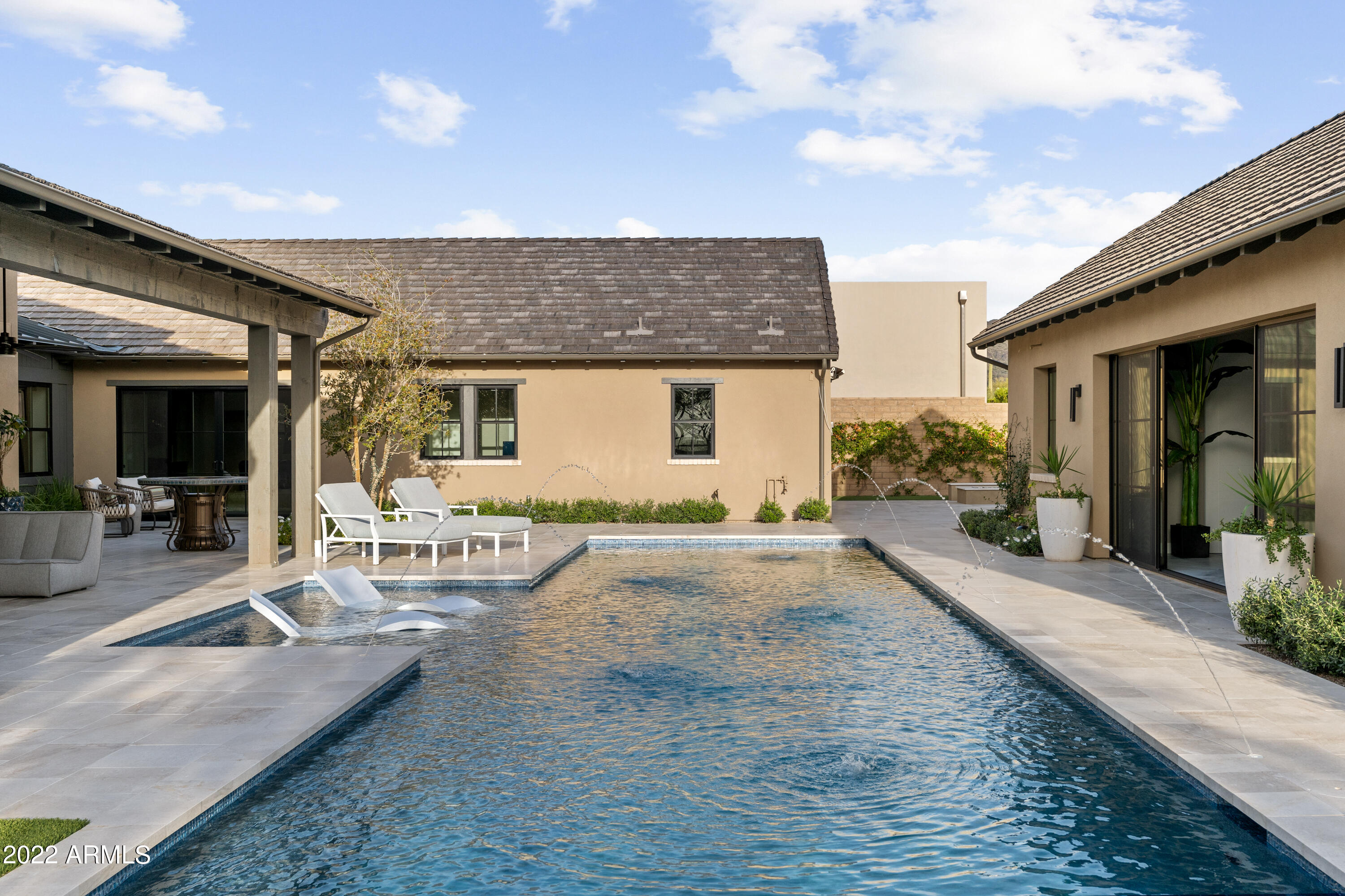 WHITE HORSE - Residential
