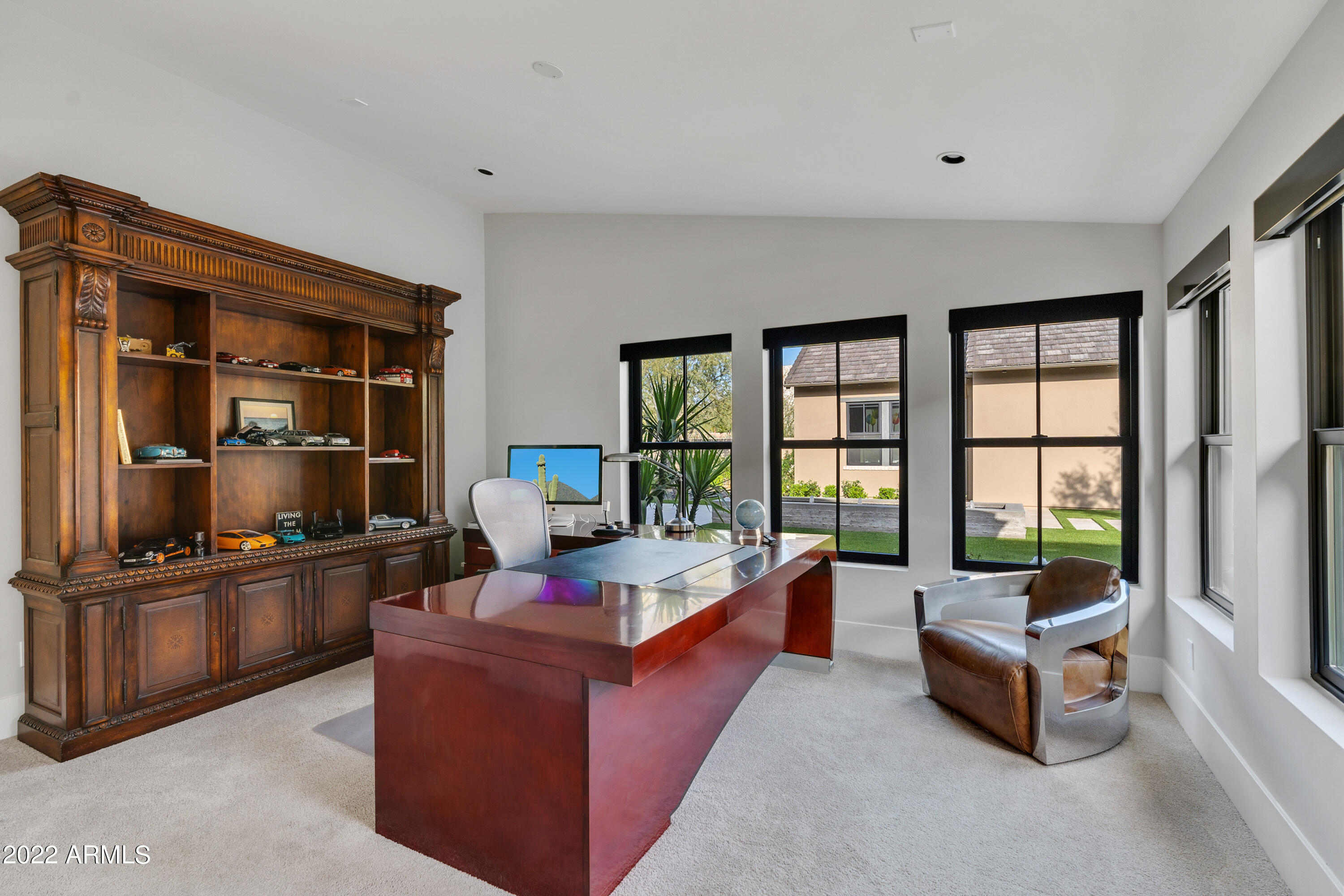 WHITE HORSE - Residential