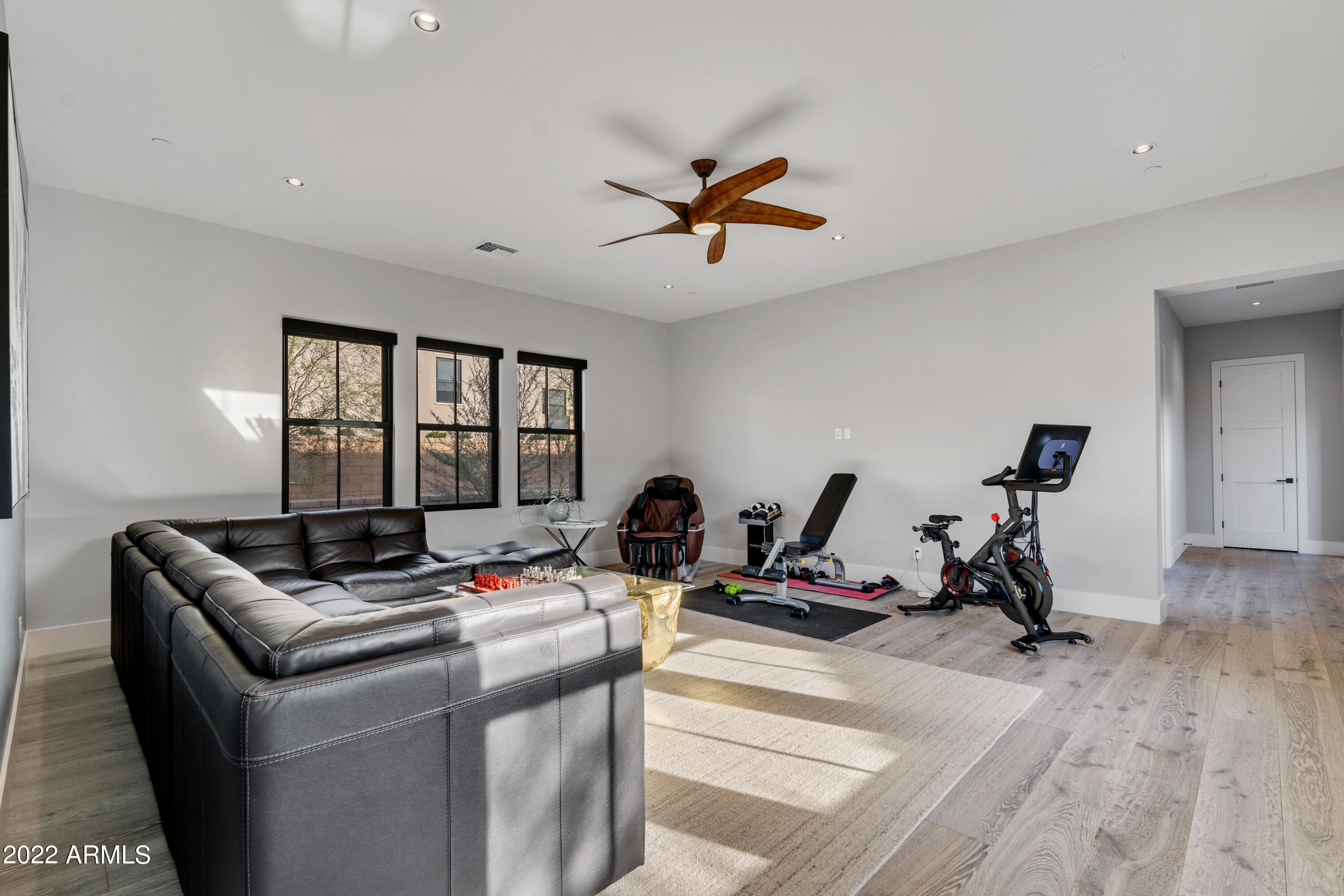 WHITE HORSE - Residential