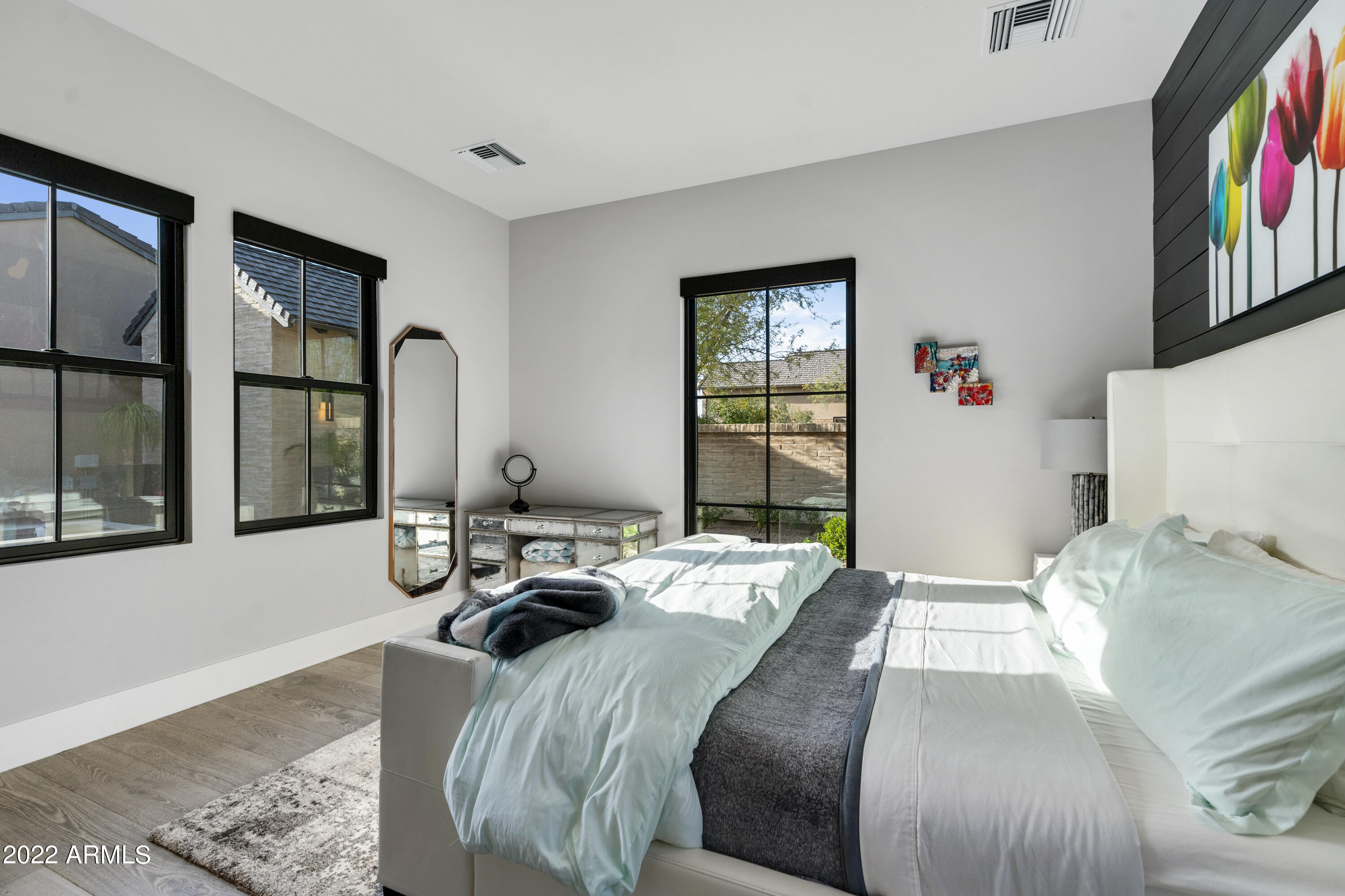 WHITE HORSE - Residential