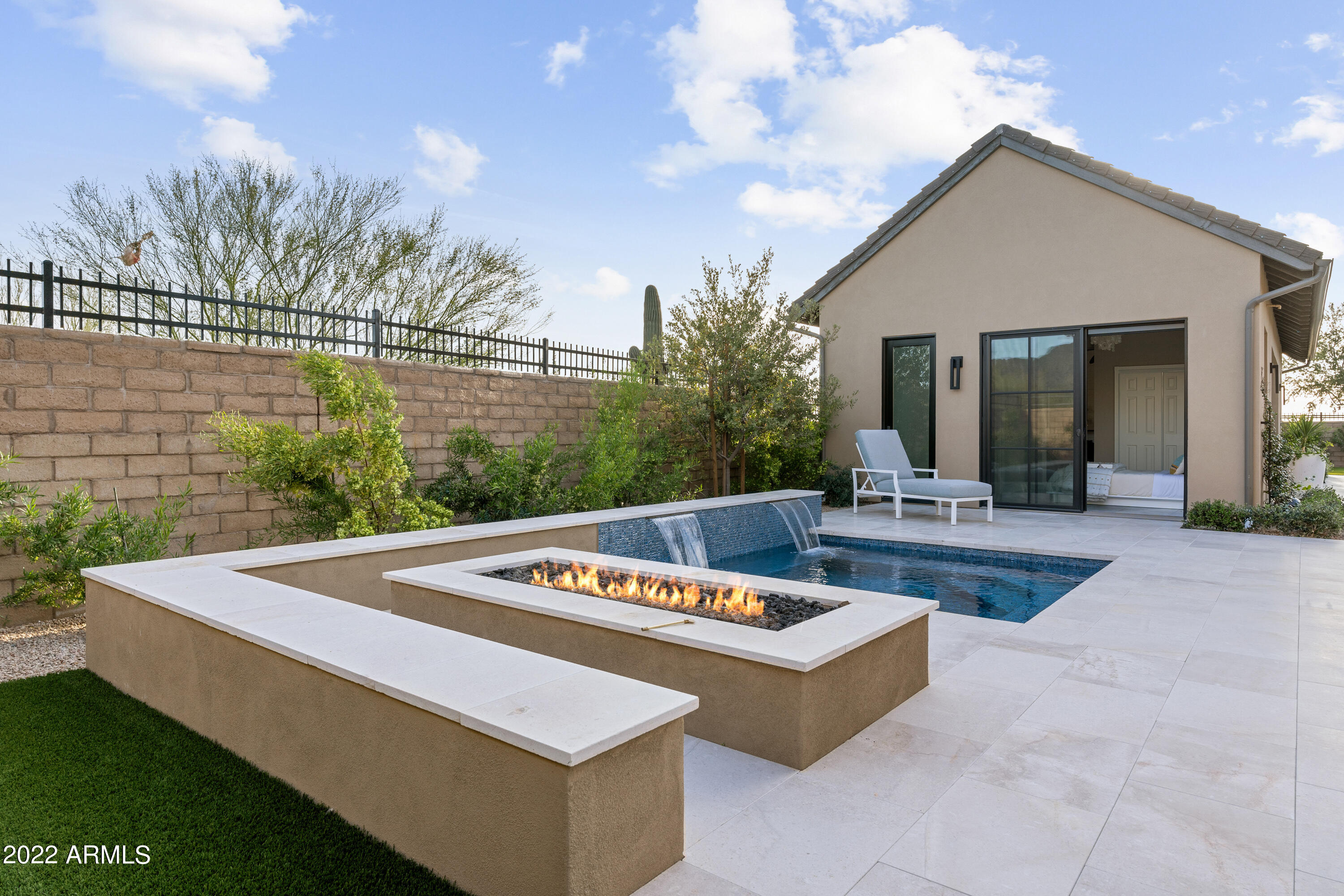 WHITE HORSE - Residential