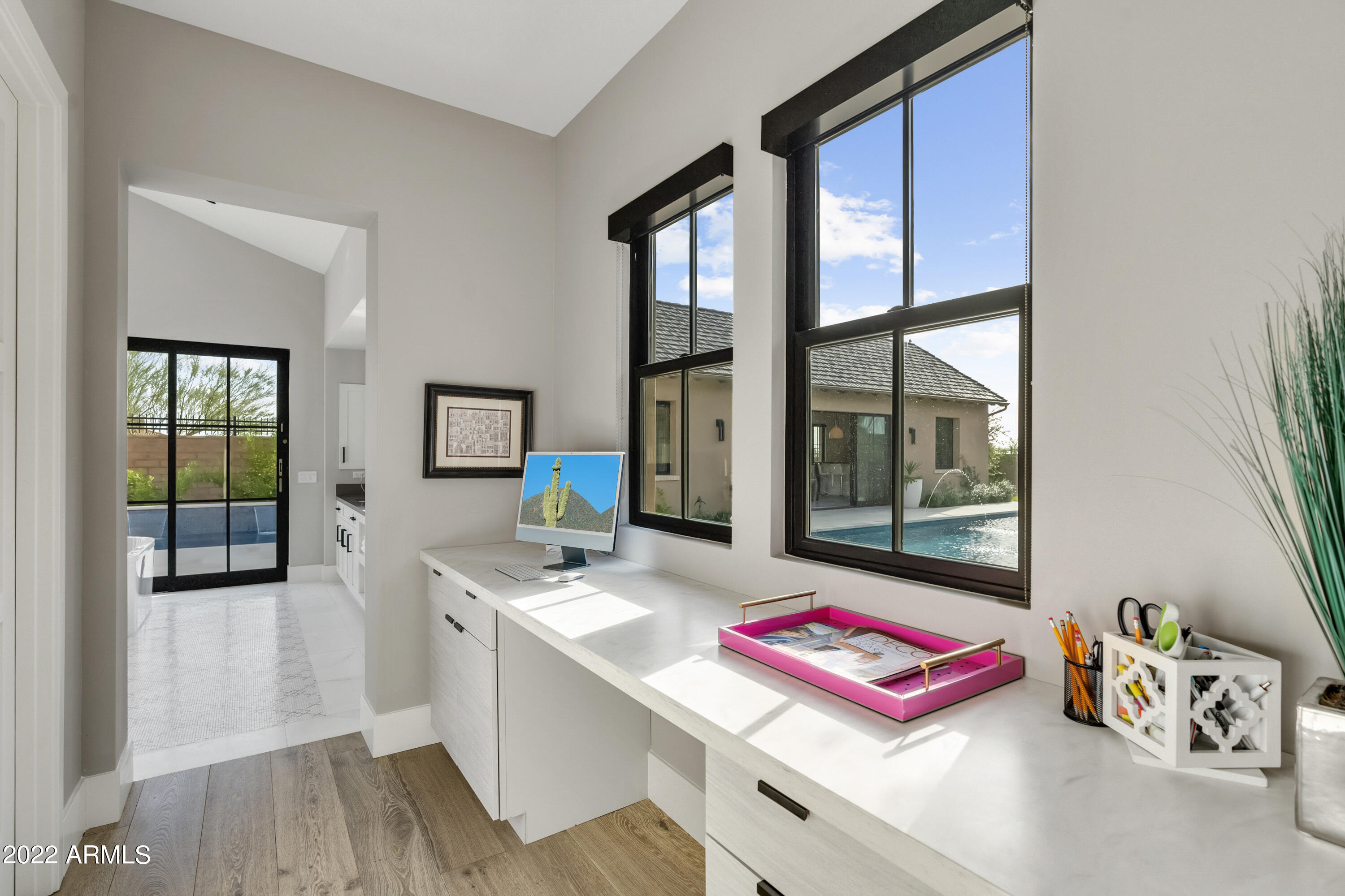 WHITE HORSE - Residential
