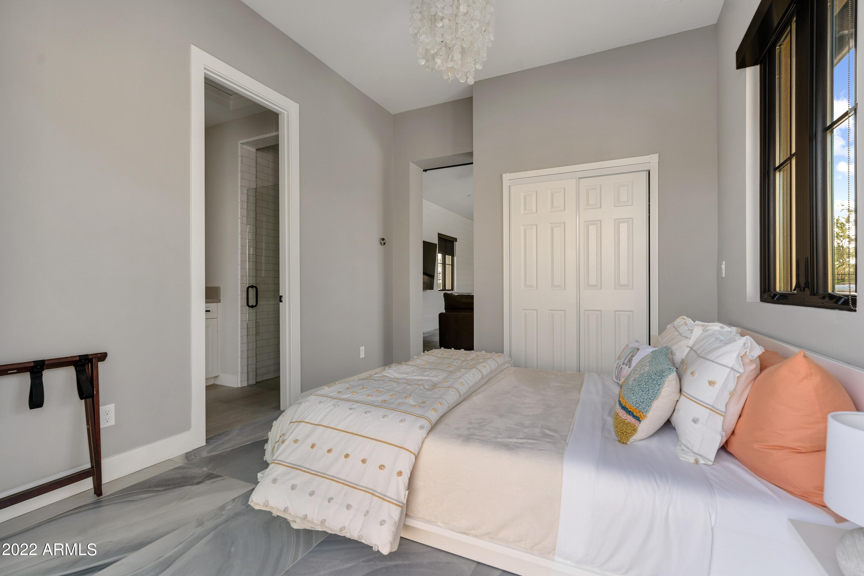 WHITE HORSE - Residential