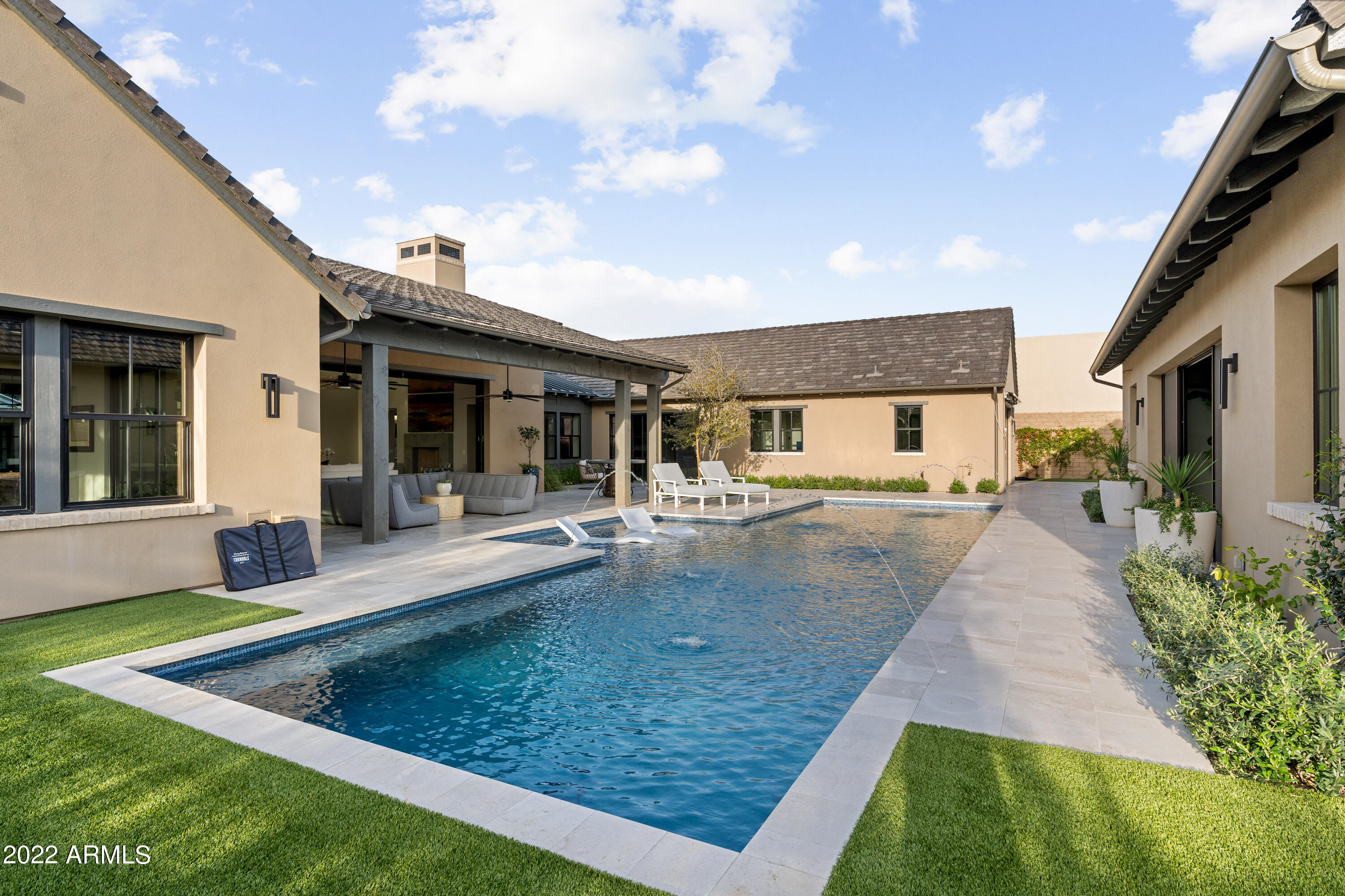 WHITE HORSE - Residential