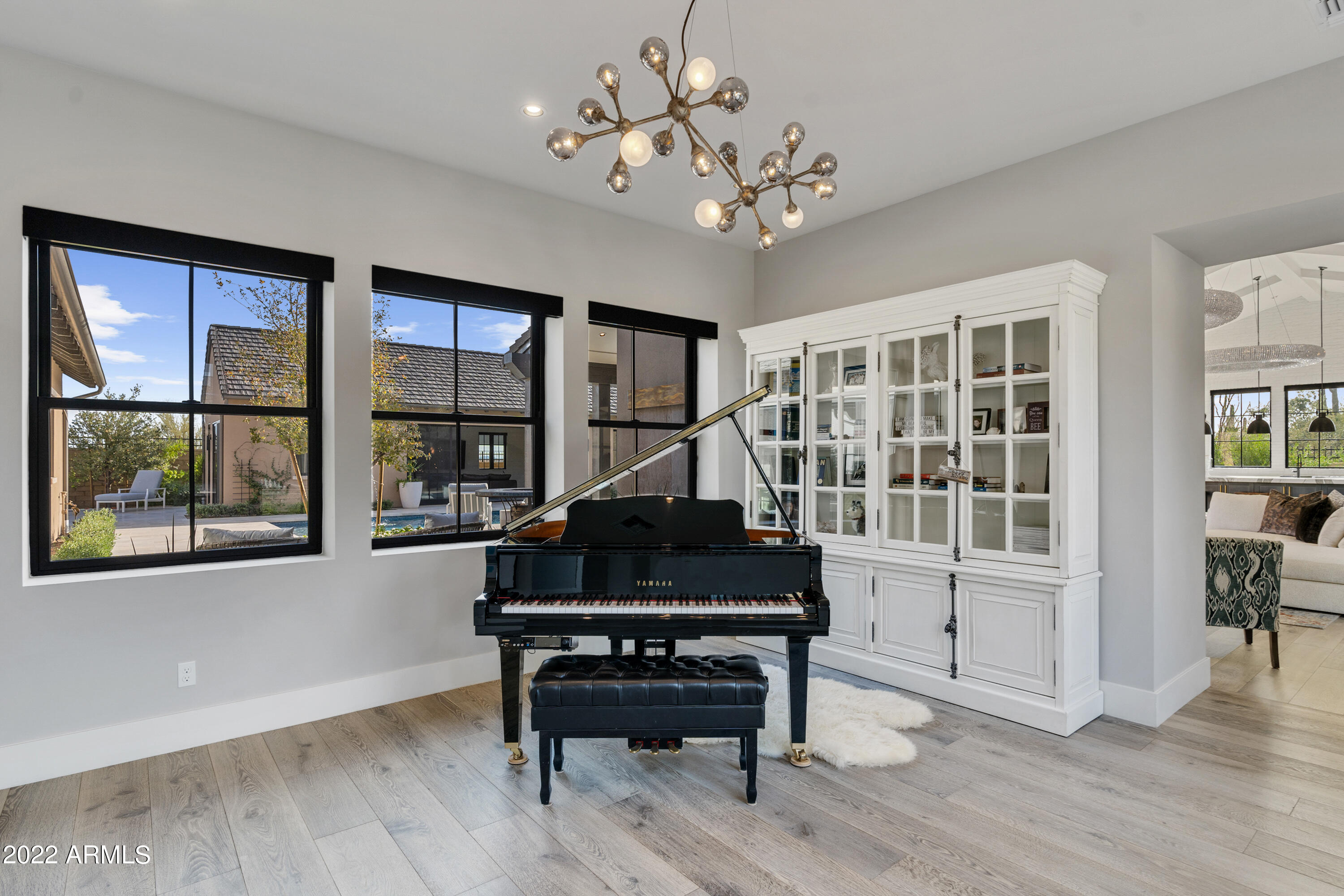 WHITE HORSE - Residential