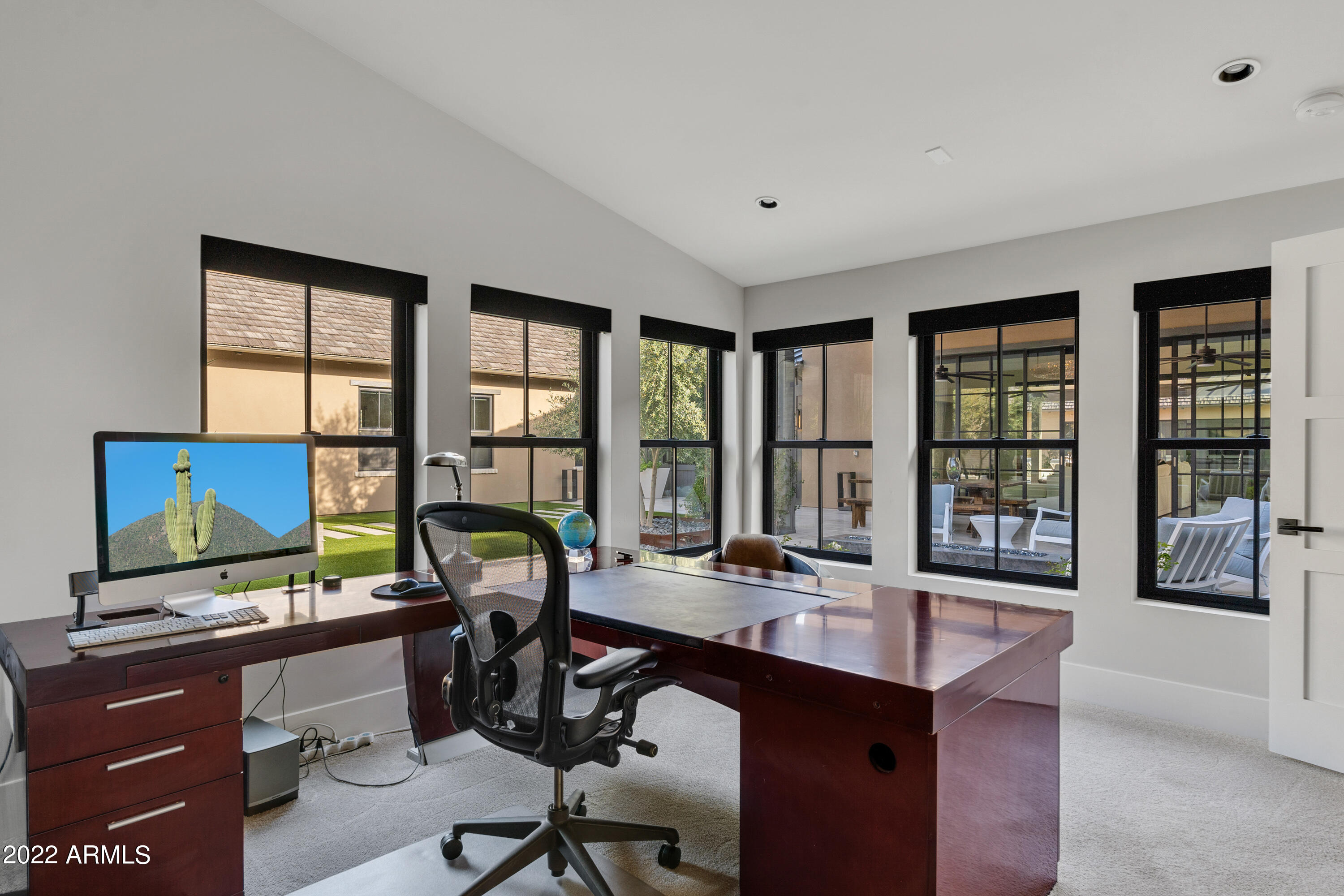 WHITE HORSE - Residential