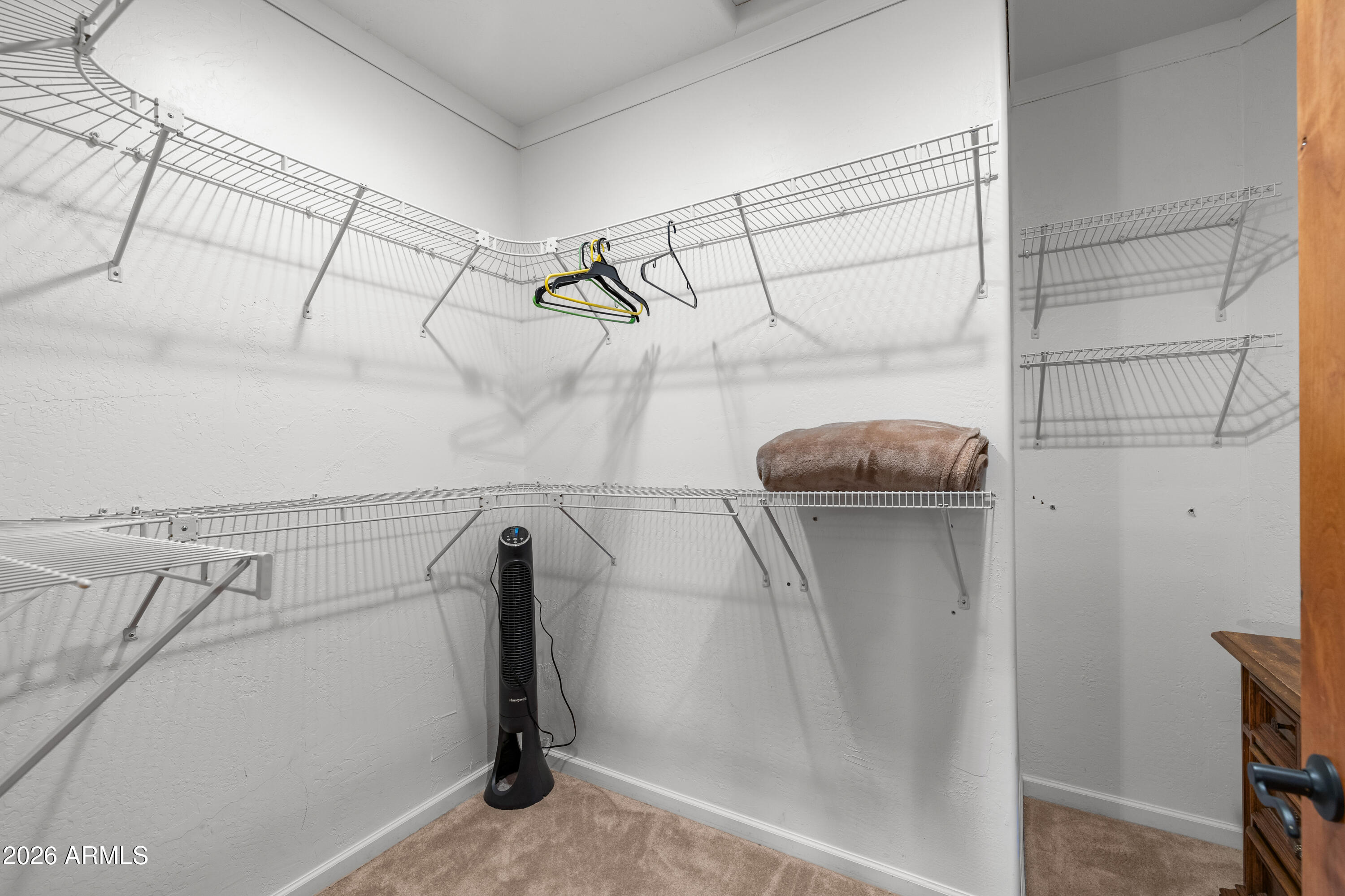 LAZY E 2 - Residential