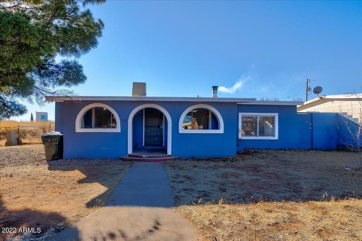 Super cute 3 bedroom, 2 bathroom home in Garden canyon! Finished Arizona room to give an extra living space! Large master bedroom with walk in closet. Large workshop in back!