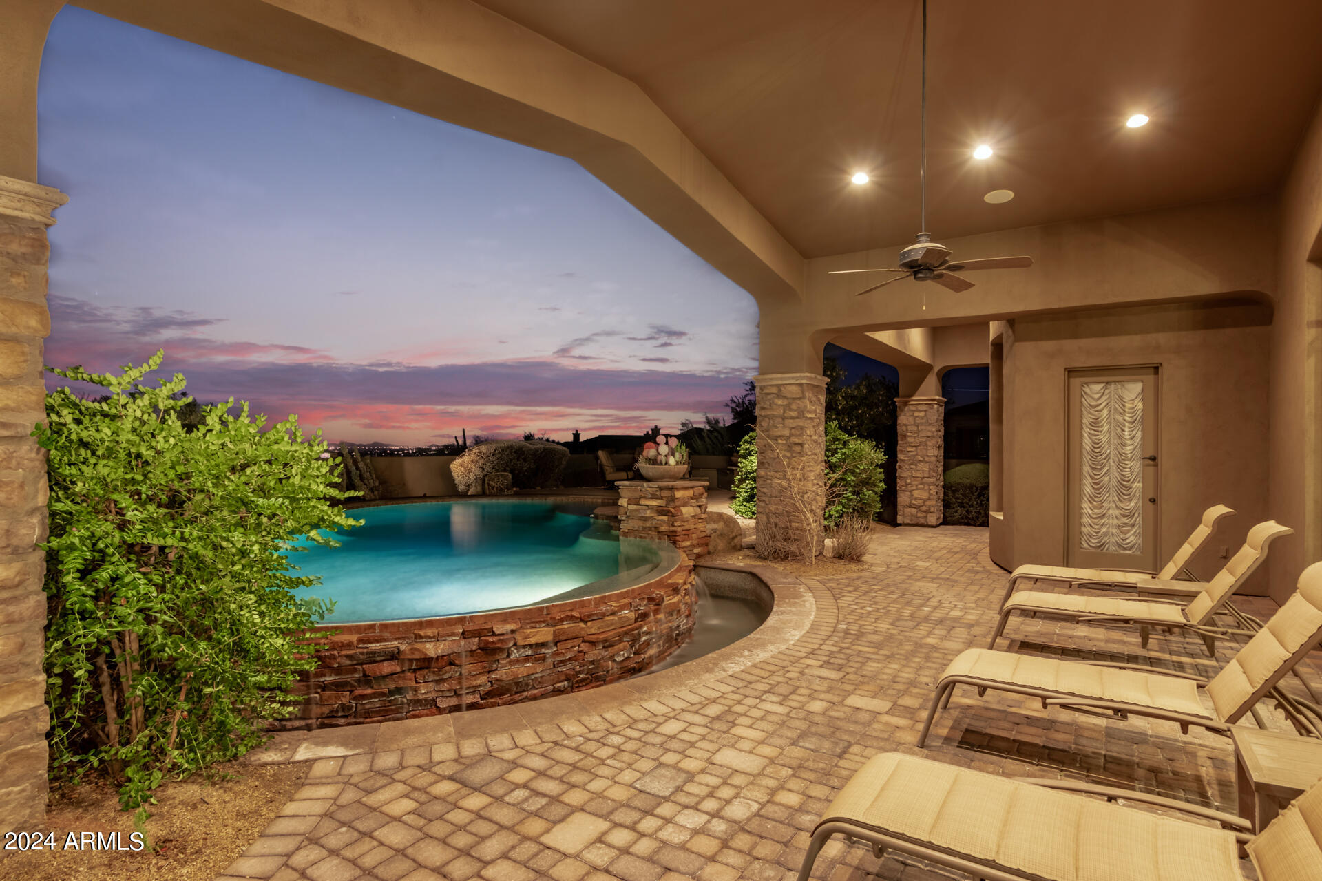 SIERRA HILLS - Residential