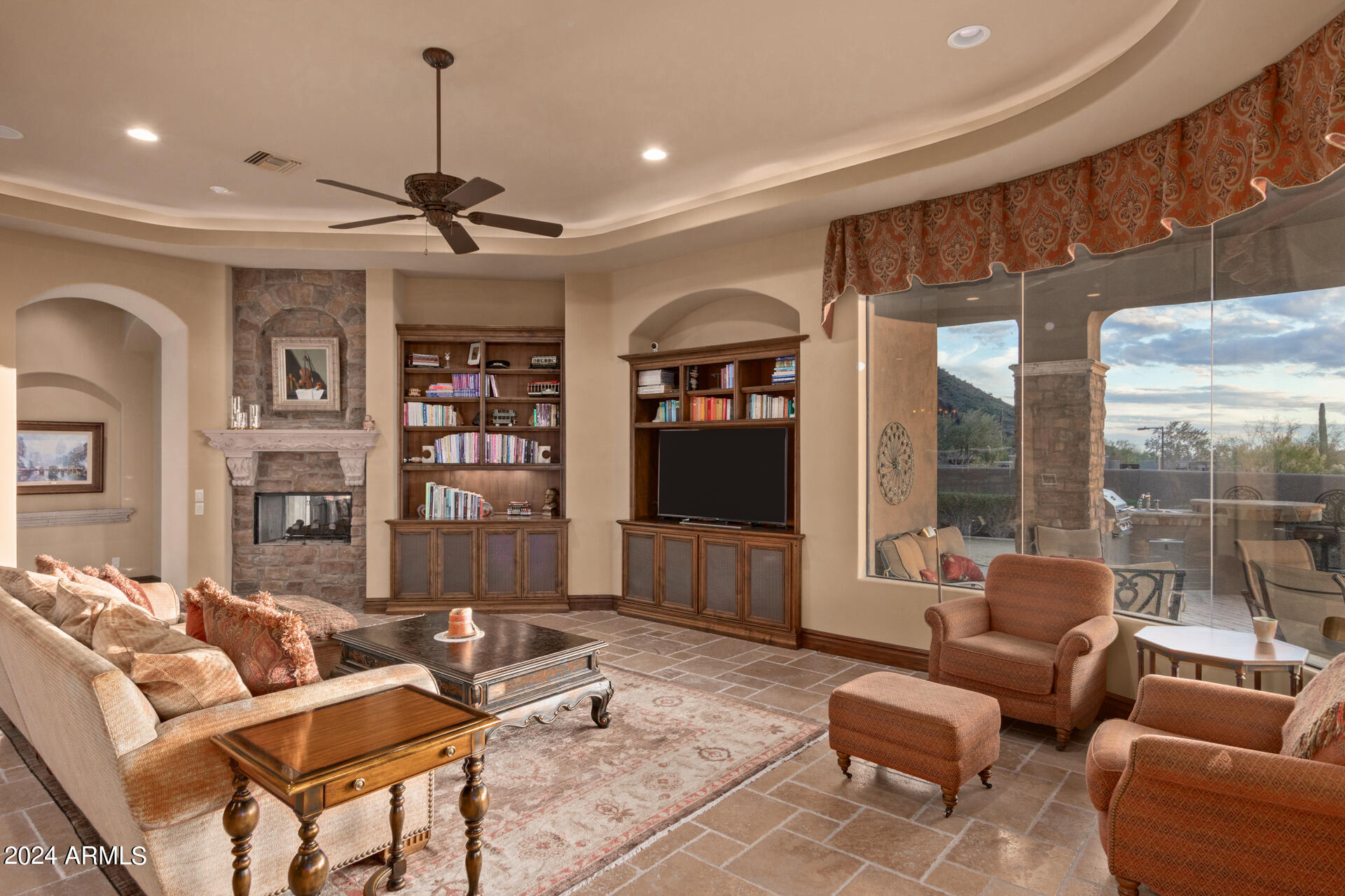 SIERRA HILLS - Residential