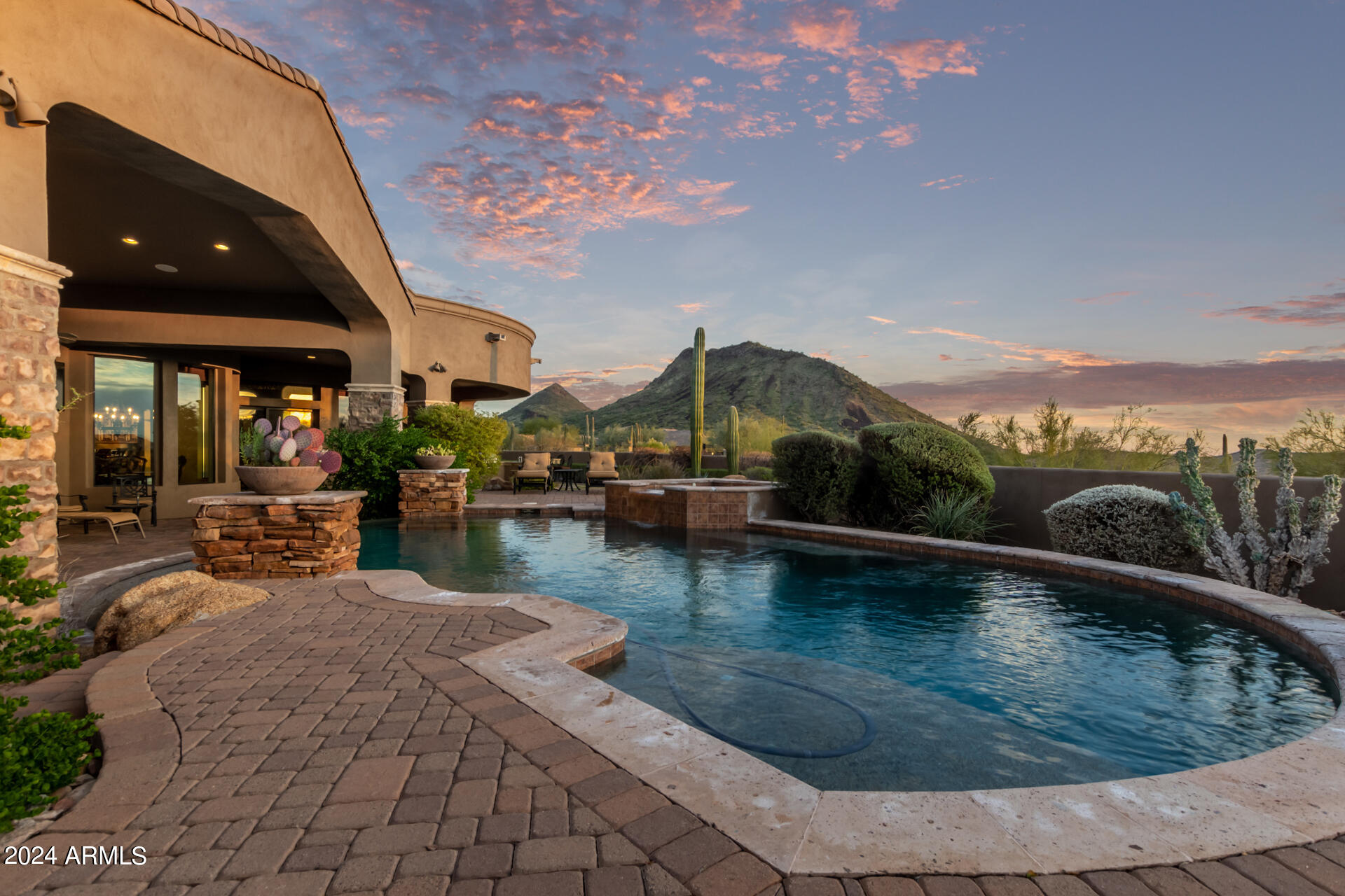 SIERRA HILLS - Residential