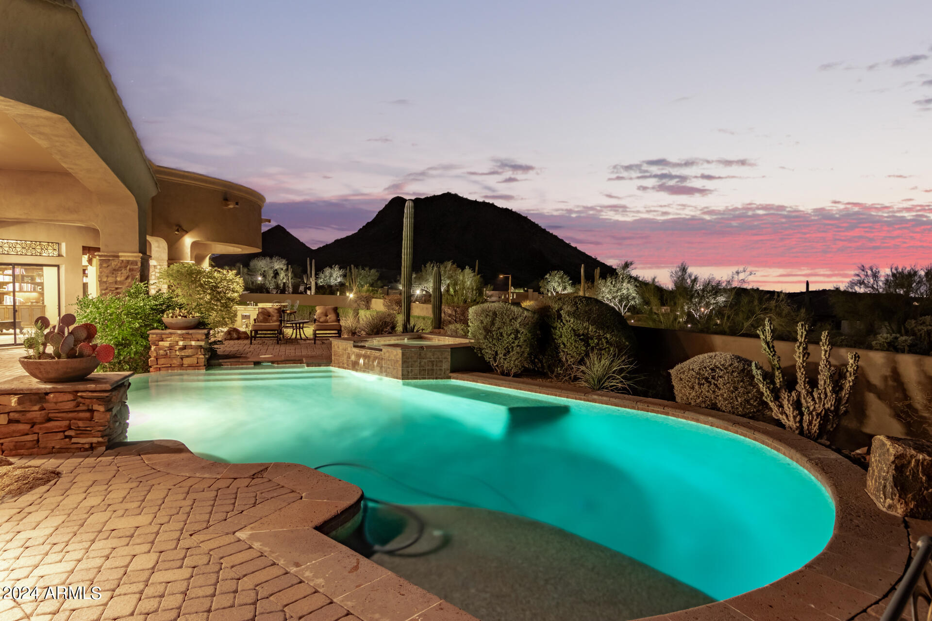 SIERRA HILLS - Residential