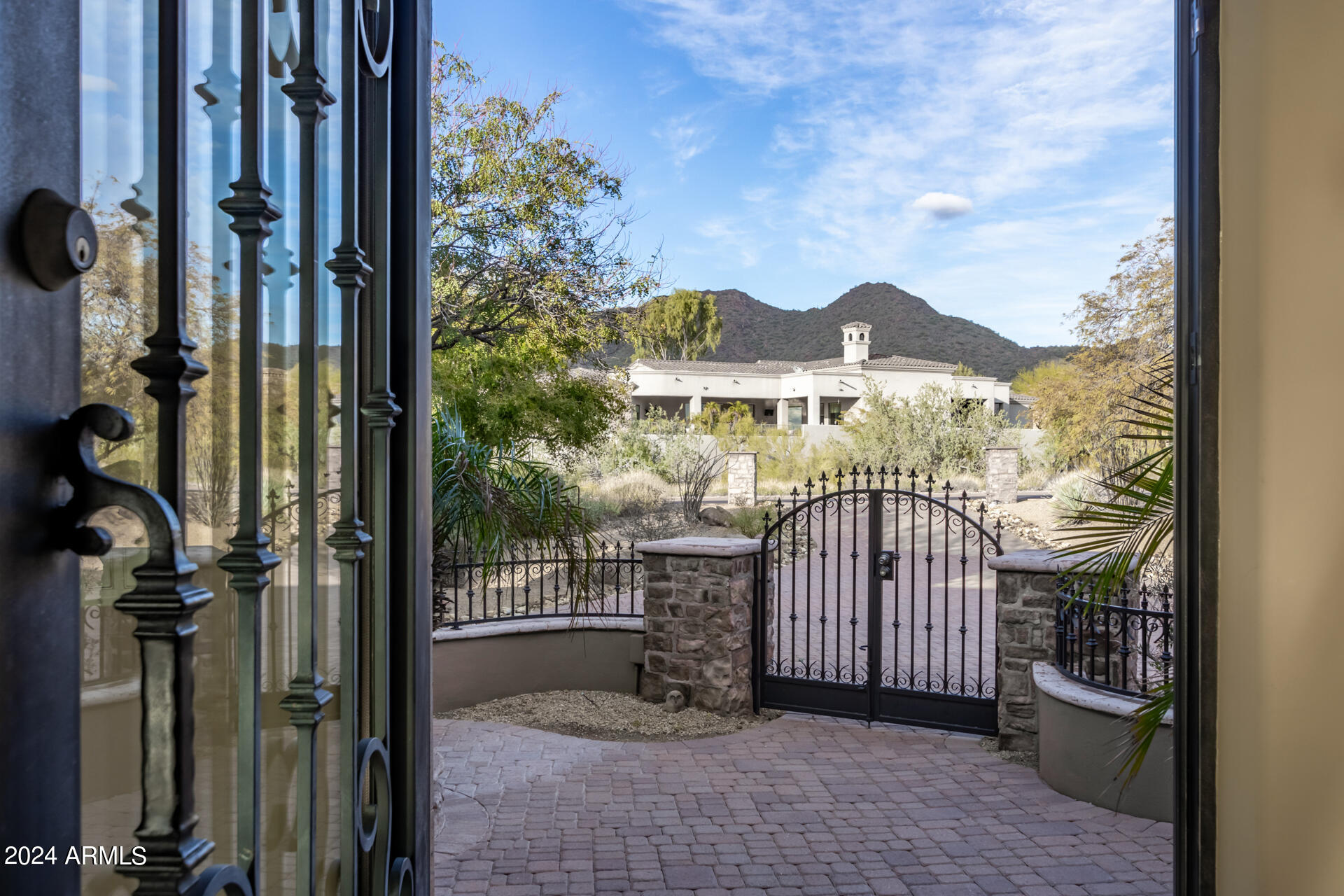 SIERRA HILLS - Residential