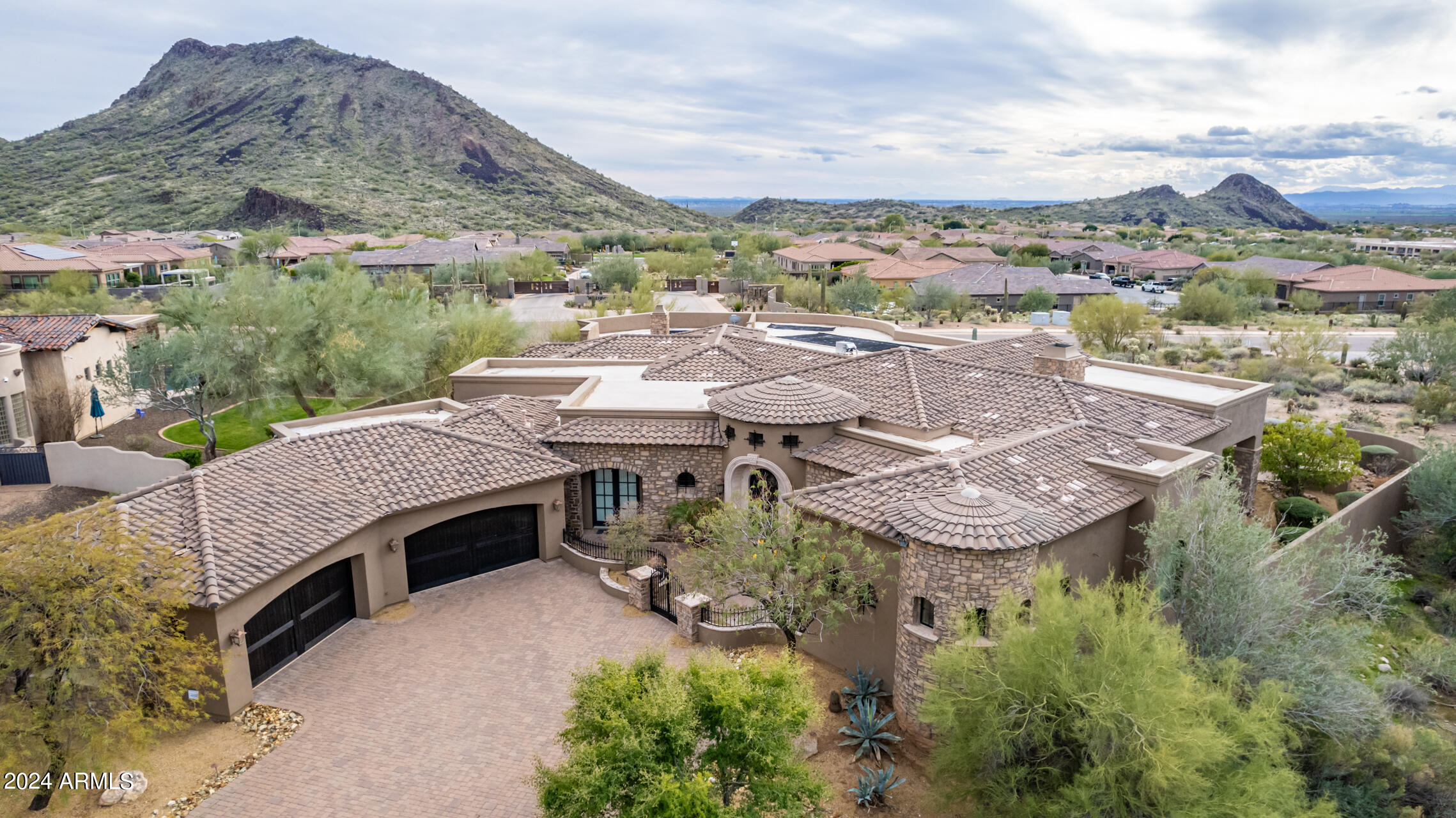 SIERRA HILLS - Residential