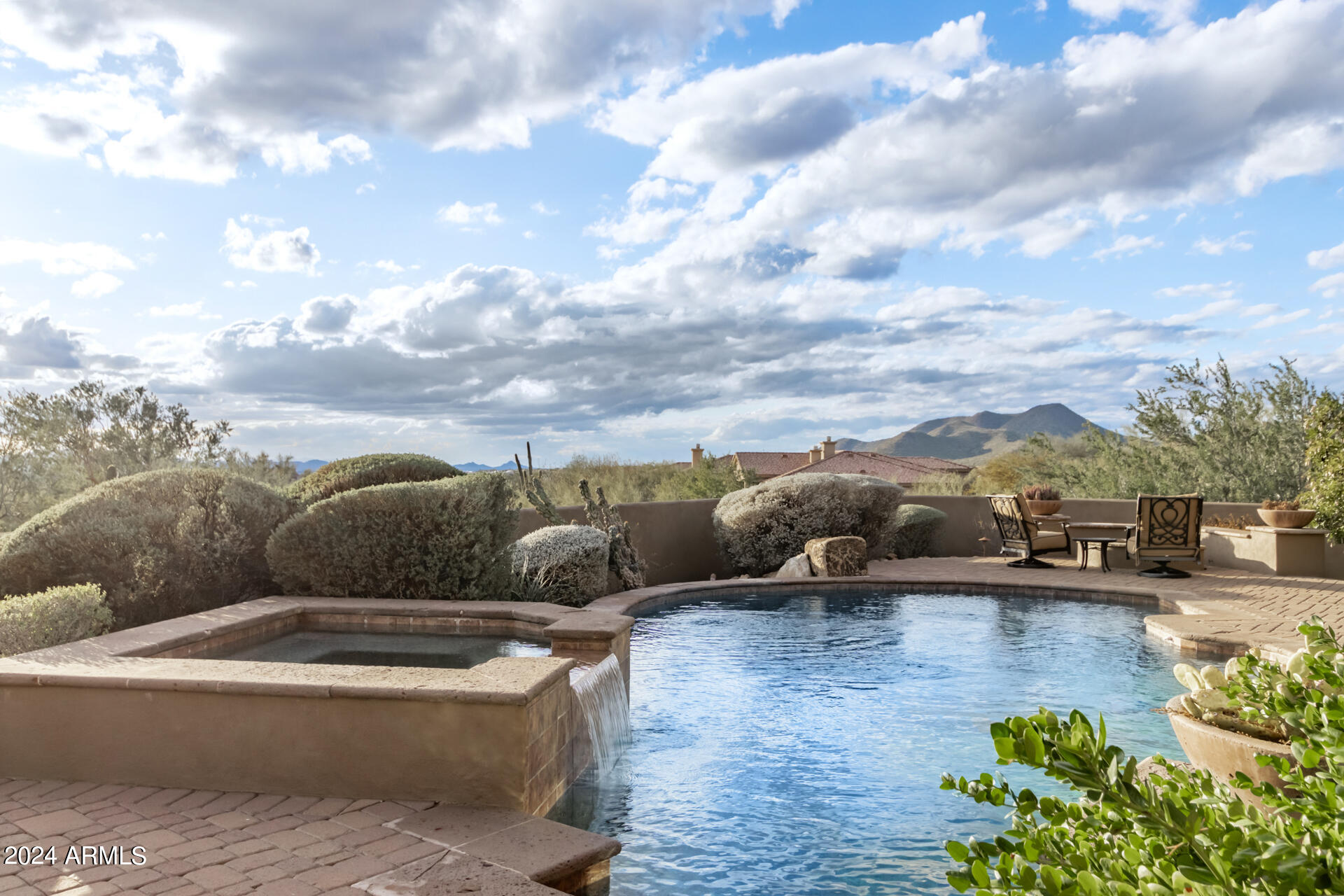 SIERRA HILLS - Residential
