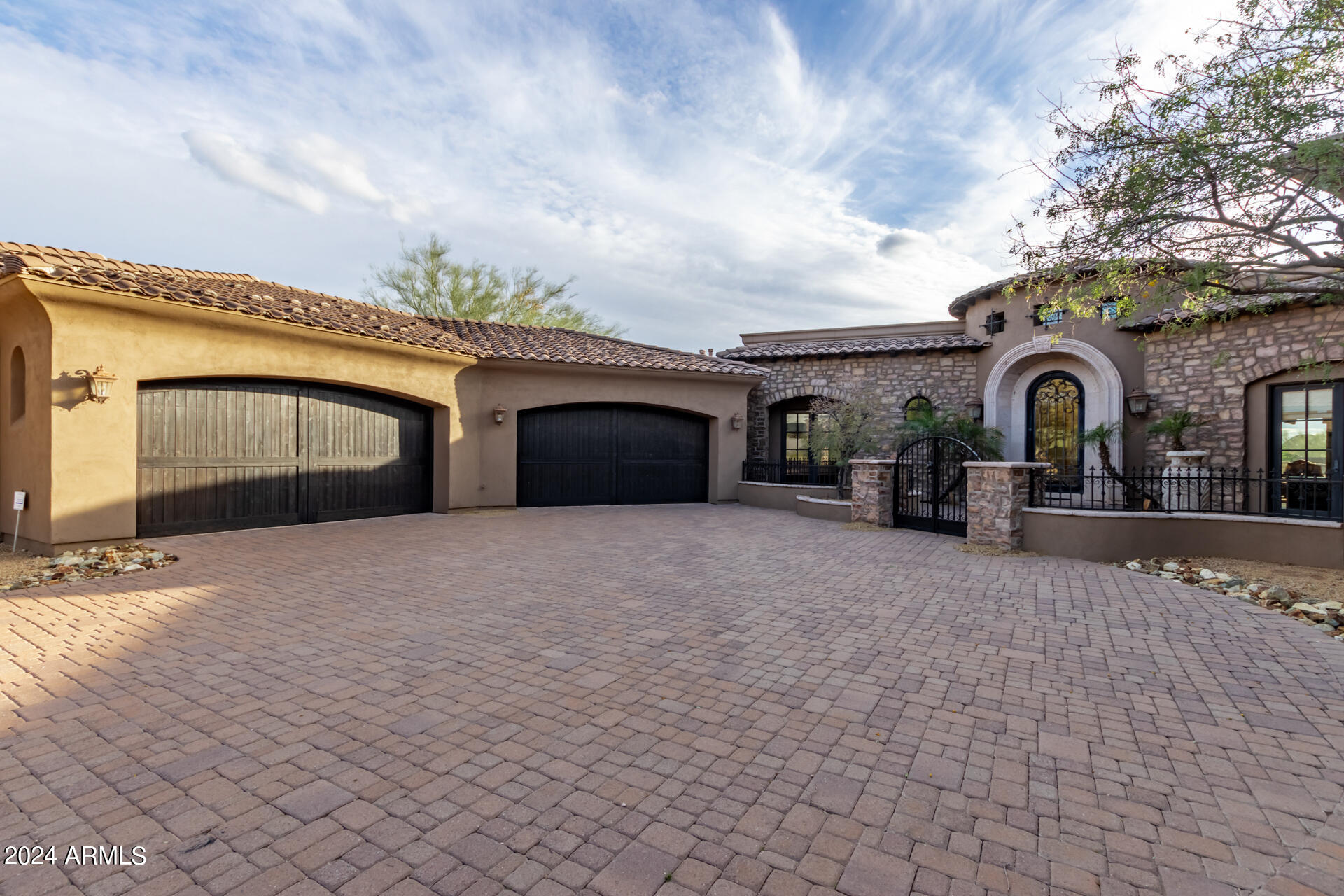 SIERRA HILLS - Residential