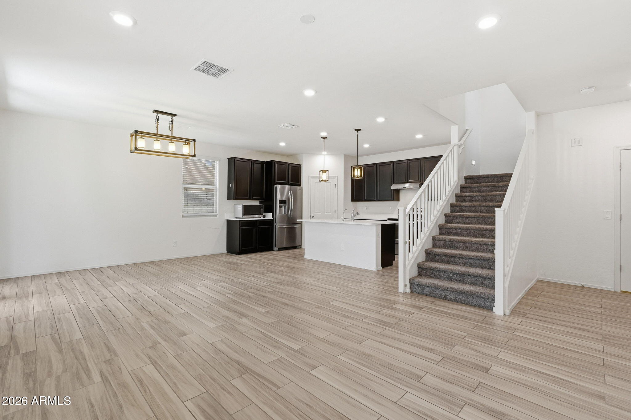 DAHLIA POINTE - Residential