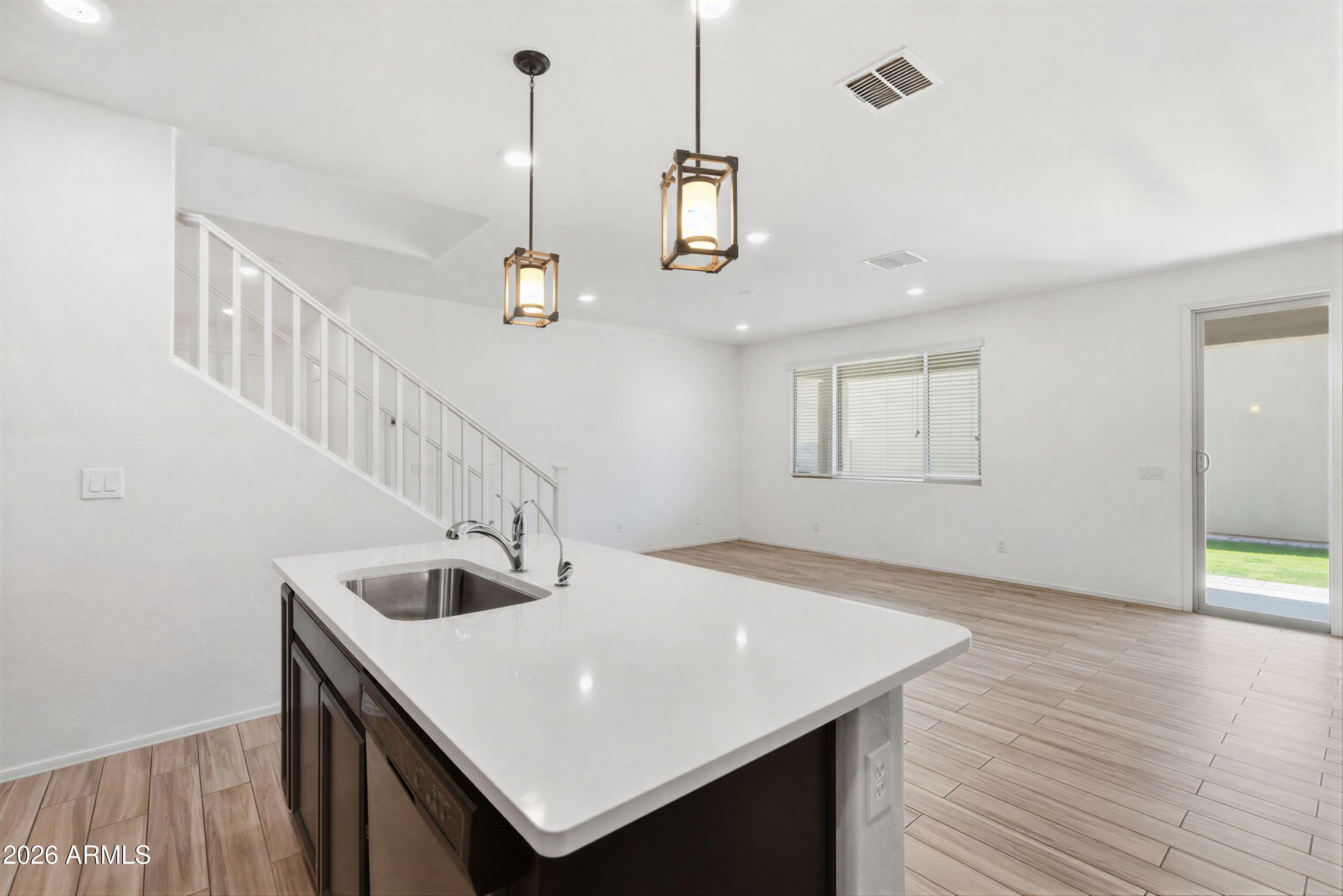 DAHLIA POINTE - Residential