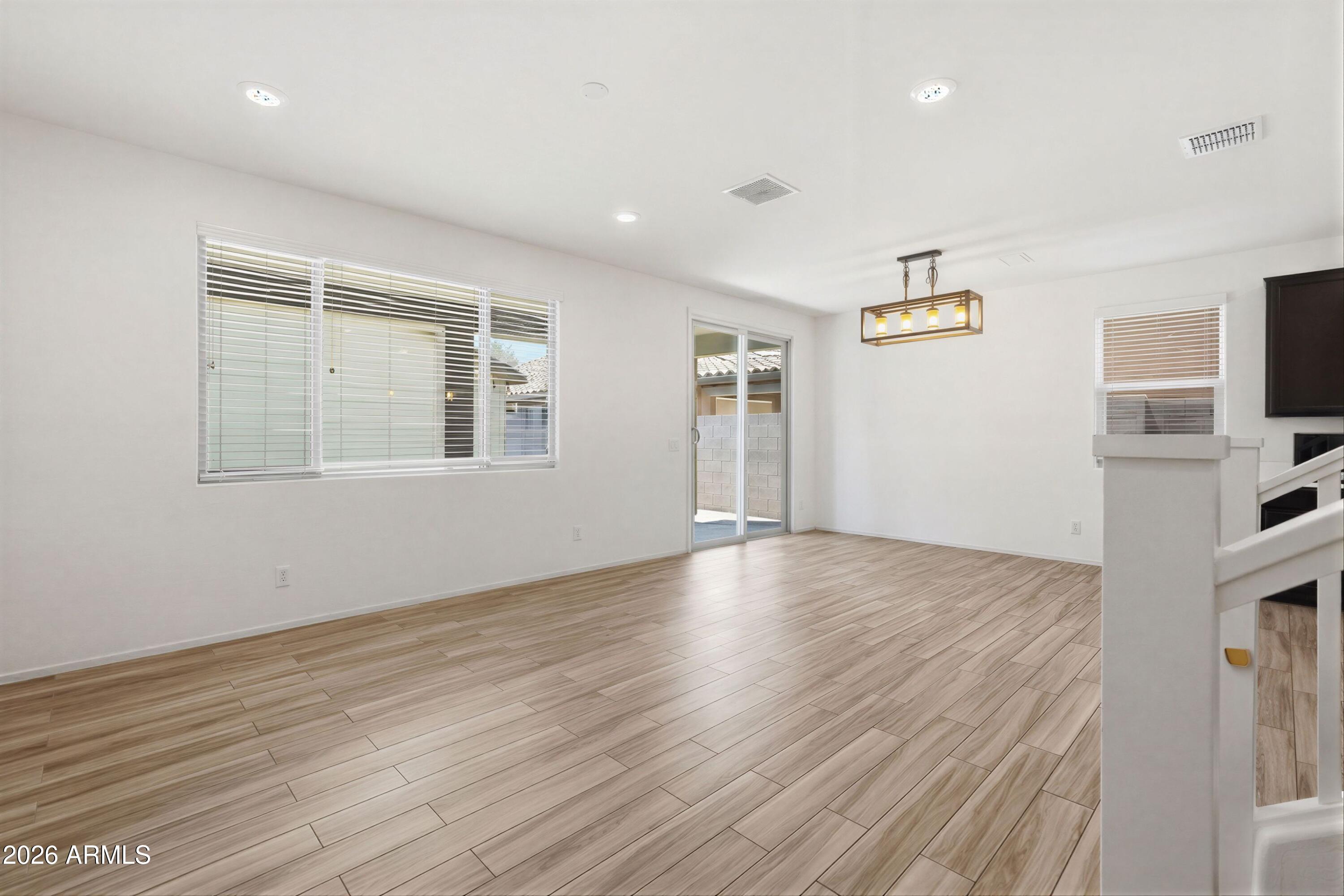DAHLIA POINTE - Residential