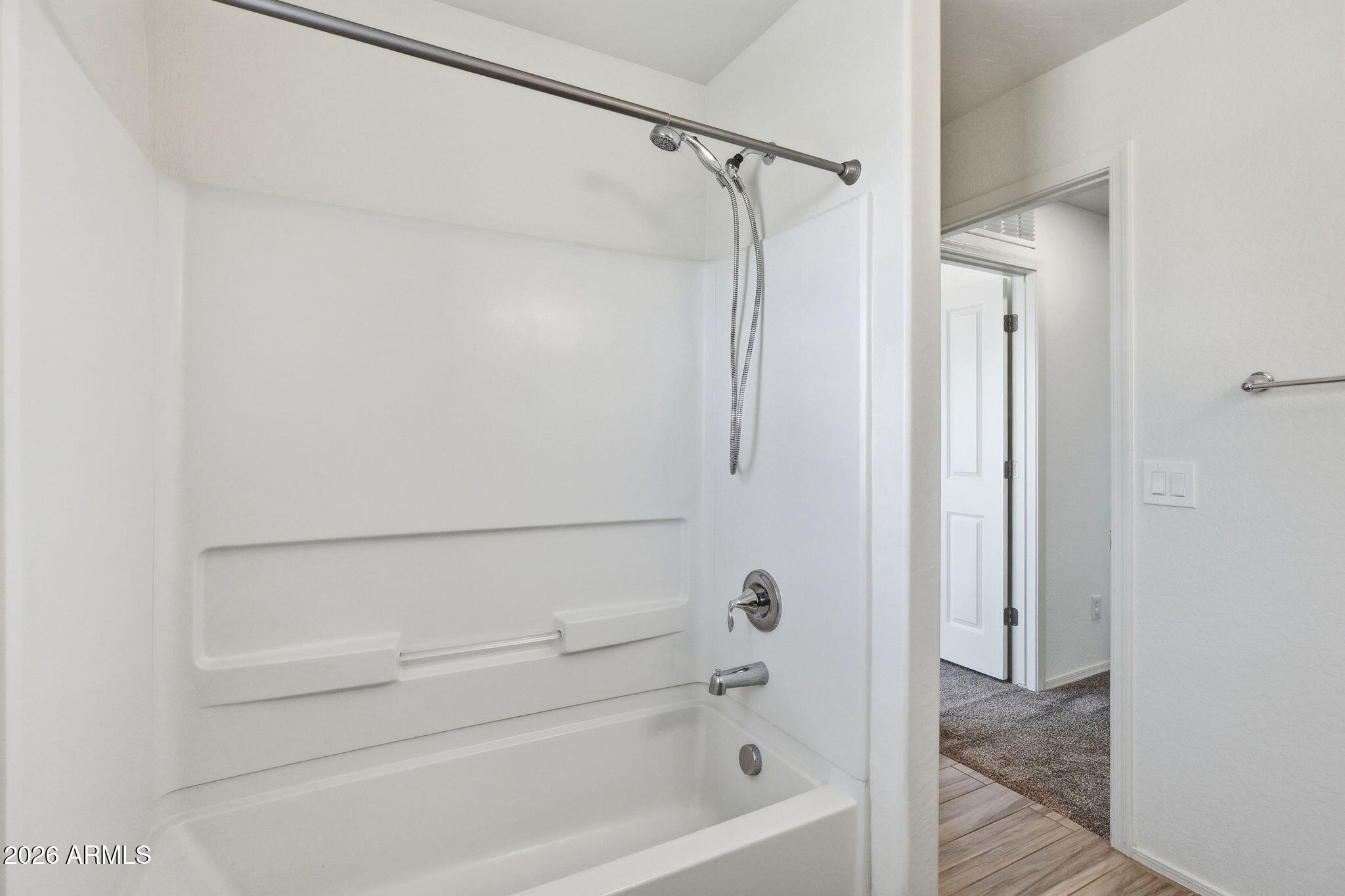 DAHLIA POINTE - Residential