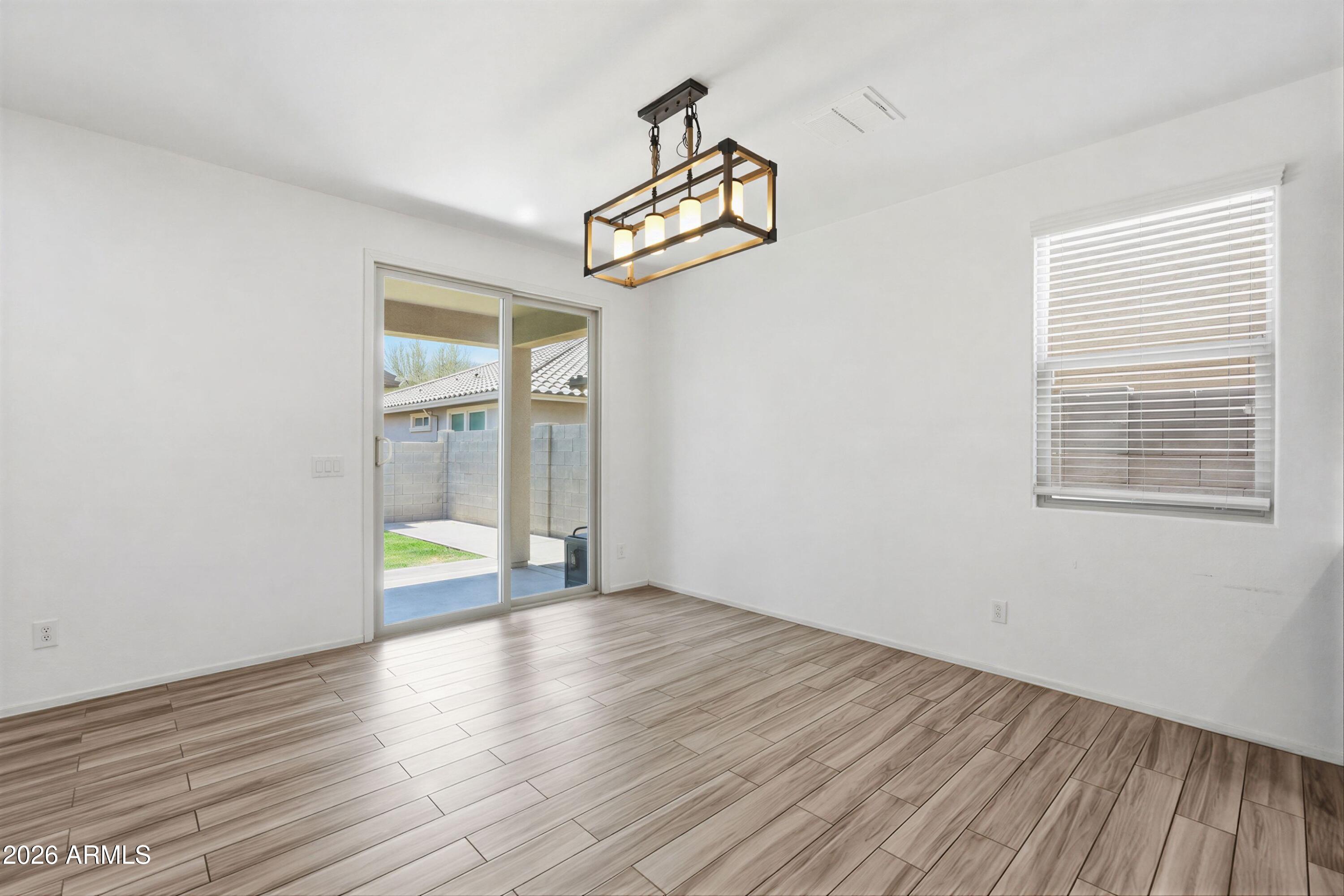 DAHLIA POINTE - Residential