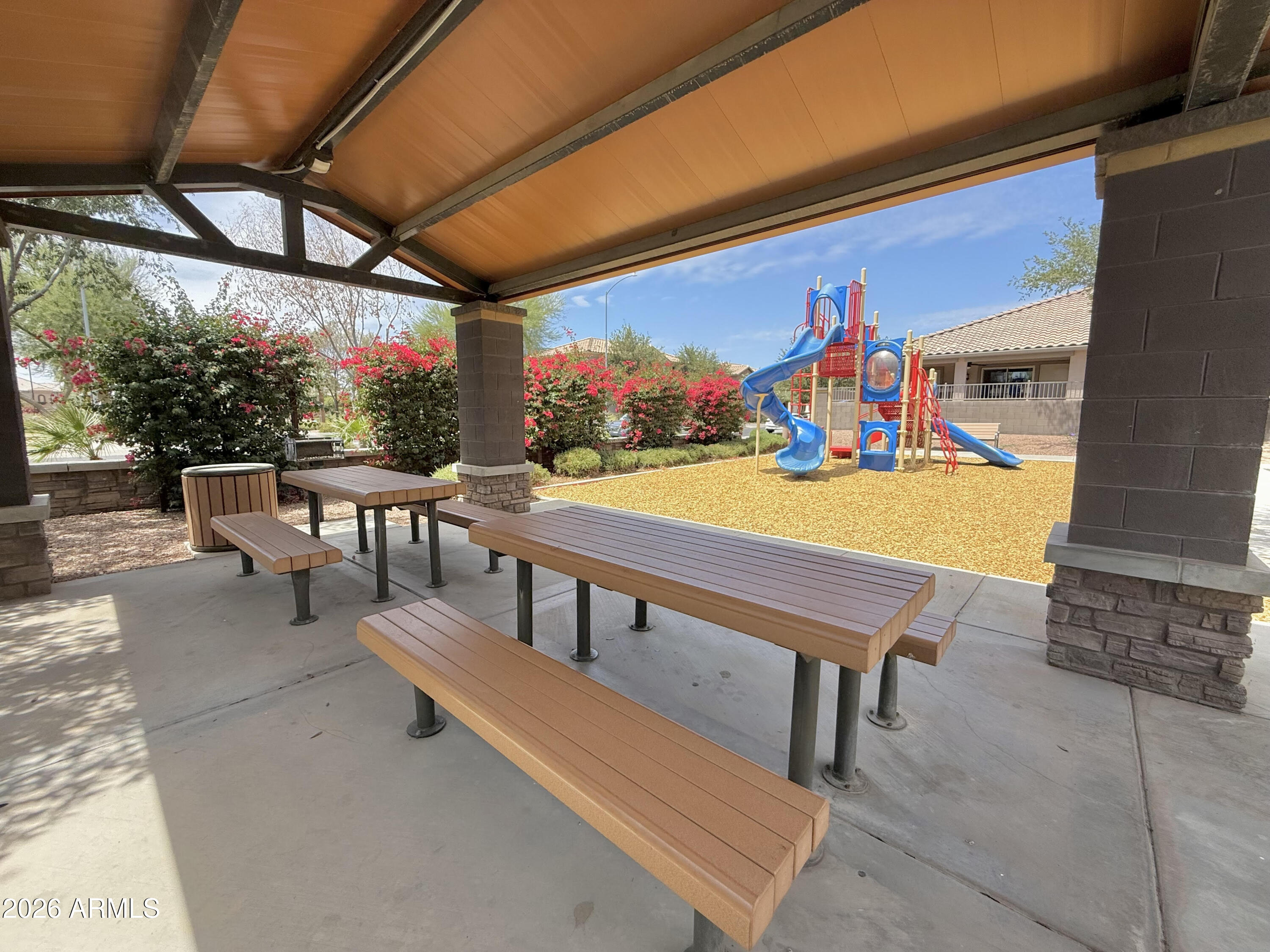 DAHLIA POINTE - Residential