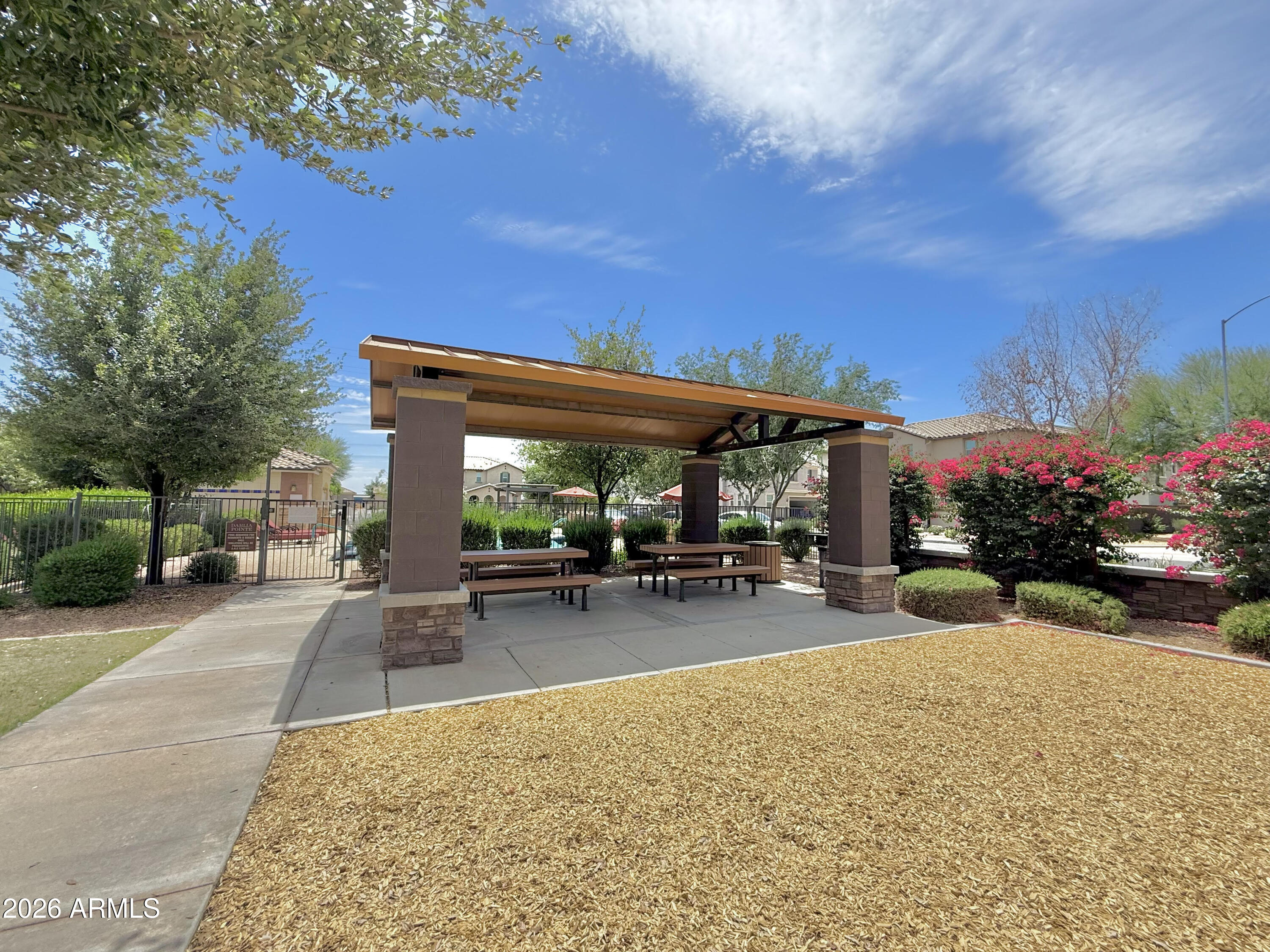 DAHLIA POINTE - Residential