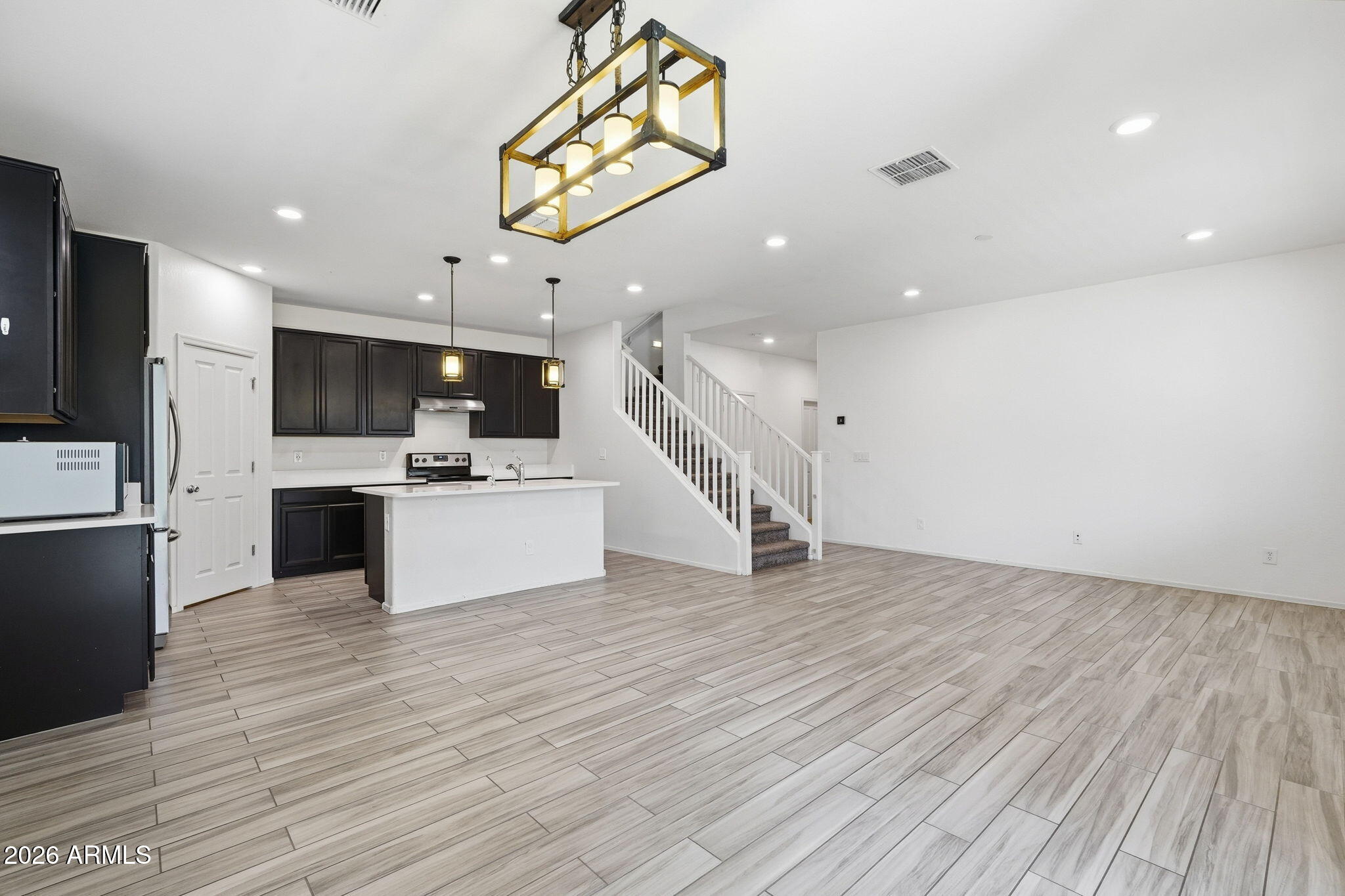 DAHLIA POINTE - Residential