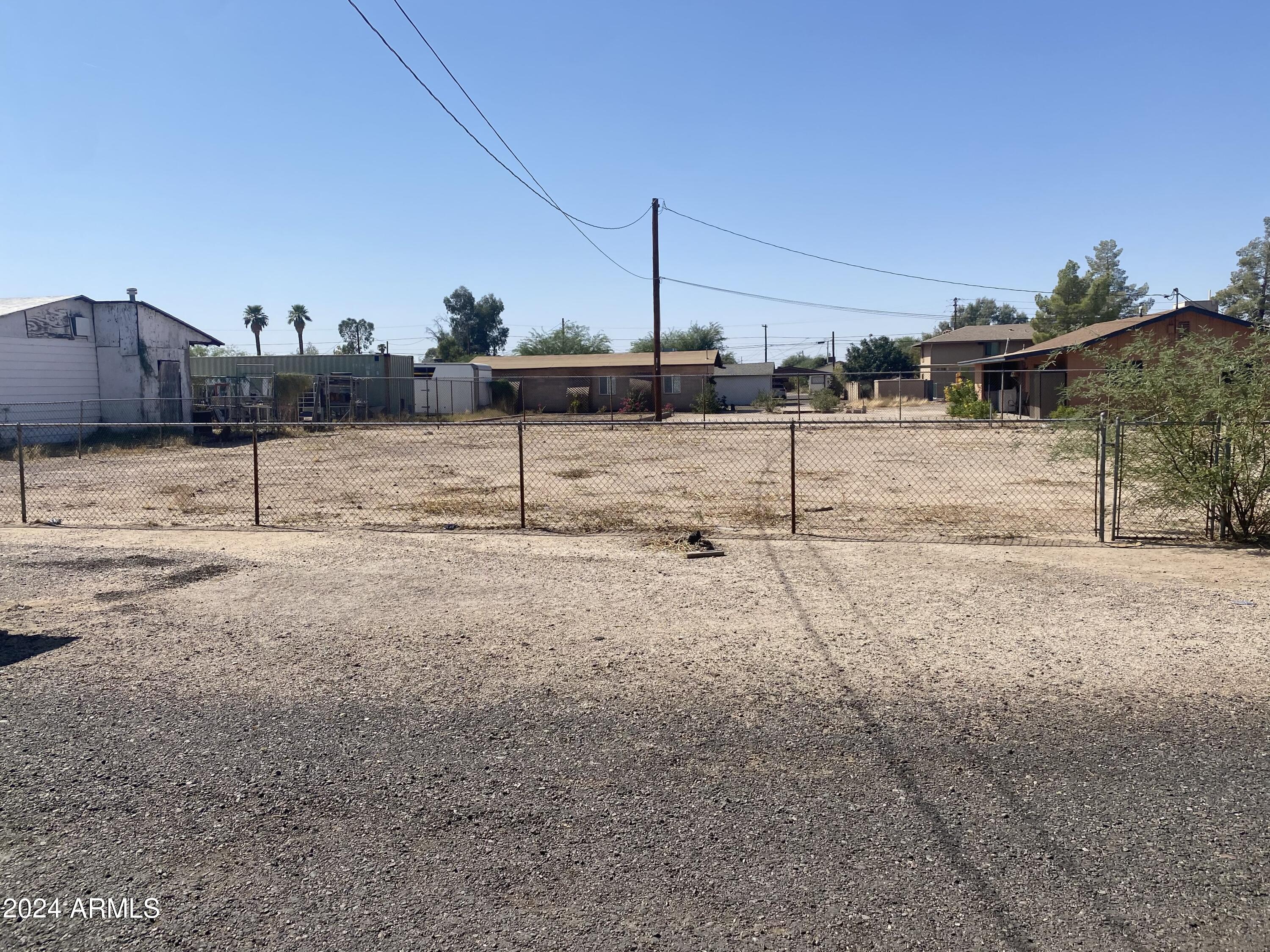 Rare affordable opportunity in the heart of downtown.... Bring your ideas and imagination.   Walking distance to shopping, dining and schools...