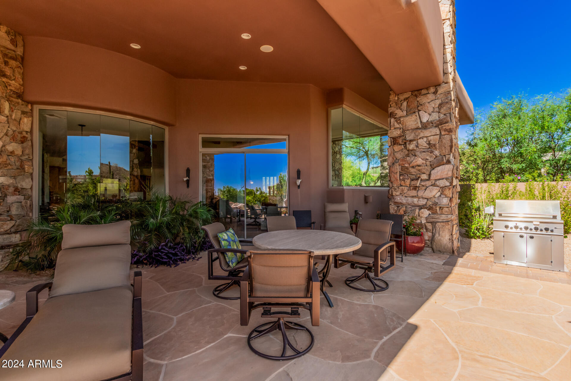 ESTANCIA - Residential