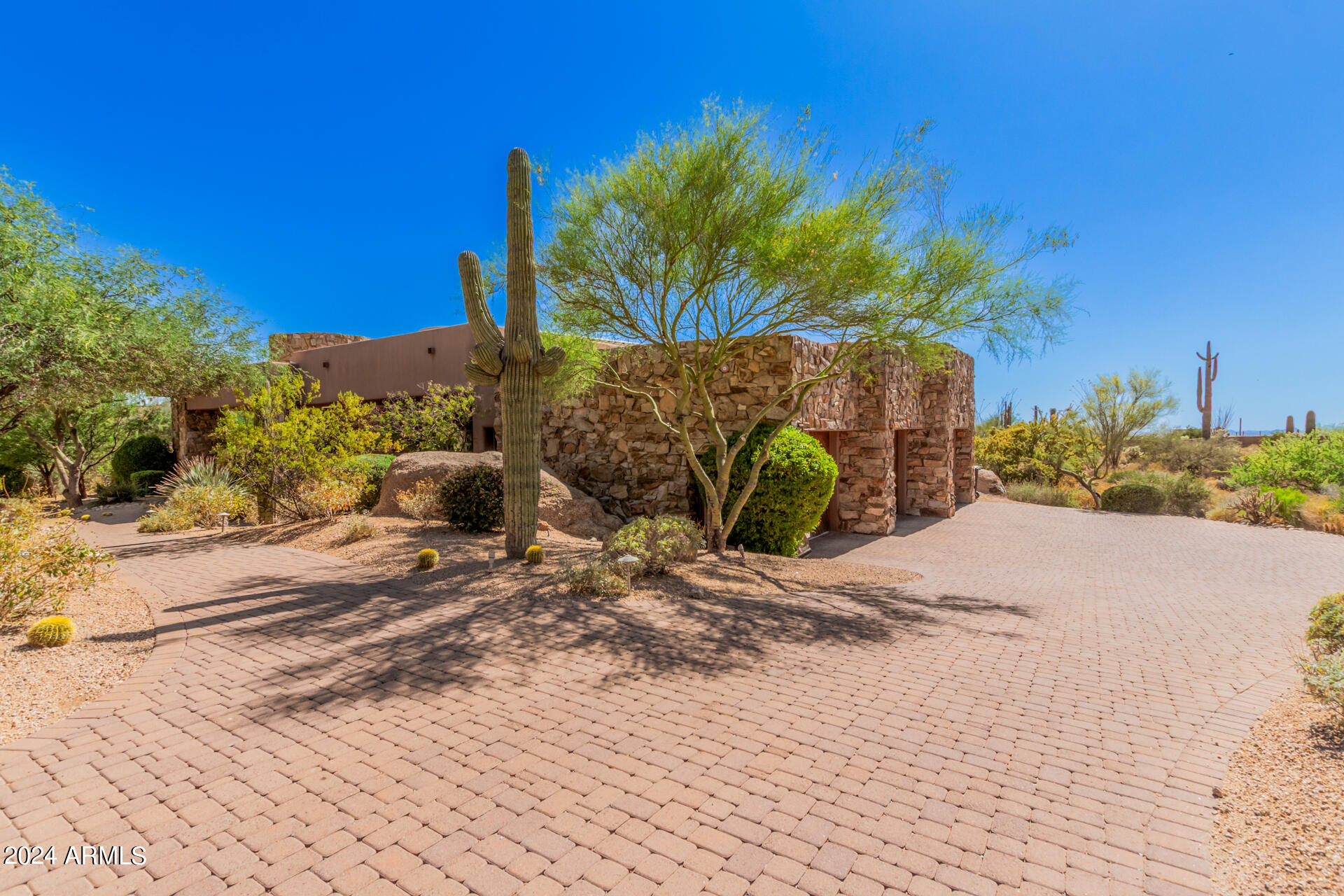 ESTANCIA - Residential